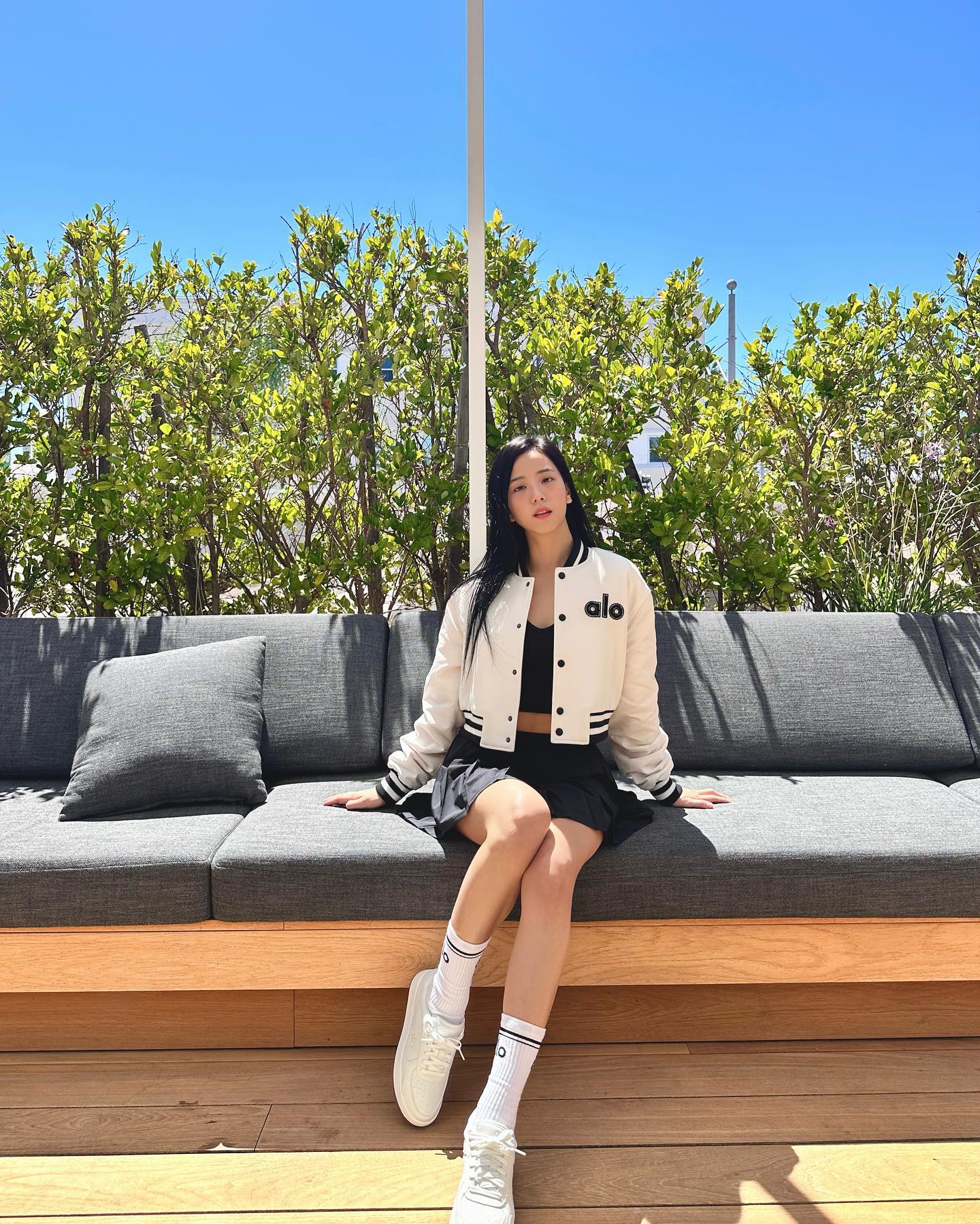 화이트 자켓엔 블랙 포인트🤍🖤 이미지6