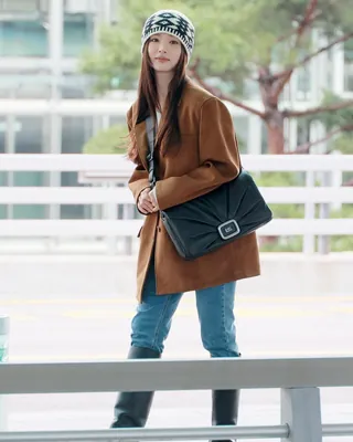 2024 가을 스웨이드 자켓 4
요즘 트렌드 스웨이드 자켓은 이걸로 Pick🤎
1. 신세경
오버듀플레어 '클래식 스웨이드 자켓 카멜'
2. 나나
조이그라이슨 '스웨이드 봄버 자켓'
3. 김수미
리우리우 '멜로우 스웨이드 자켓'
4. 카즈하
마지셔우드 '스웨이드 브러쉬드 자켓 카멜' 이미지