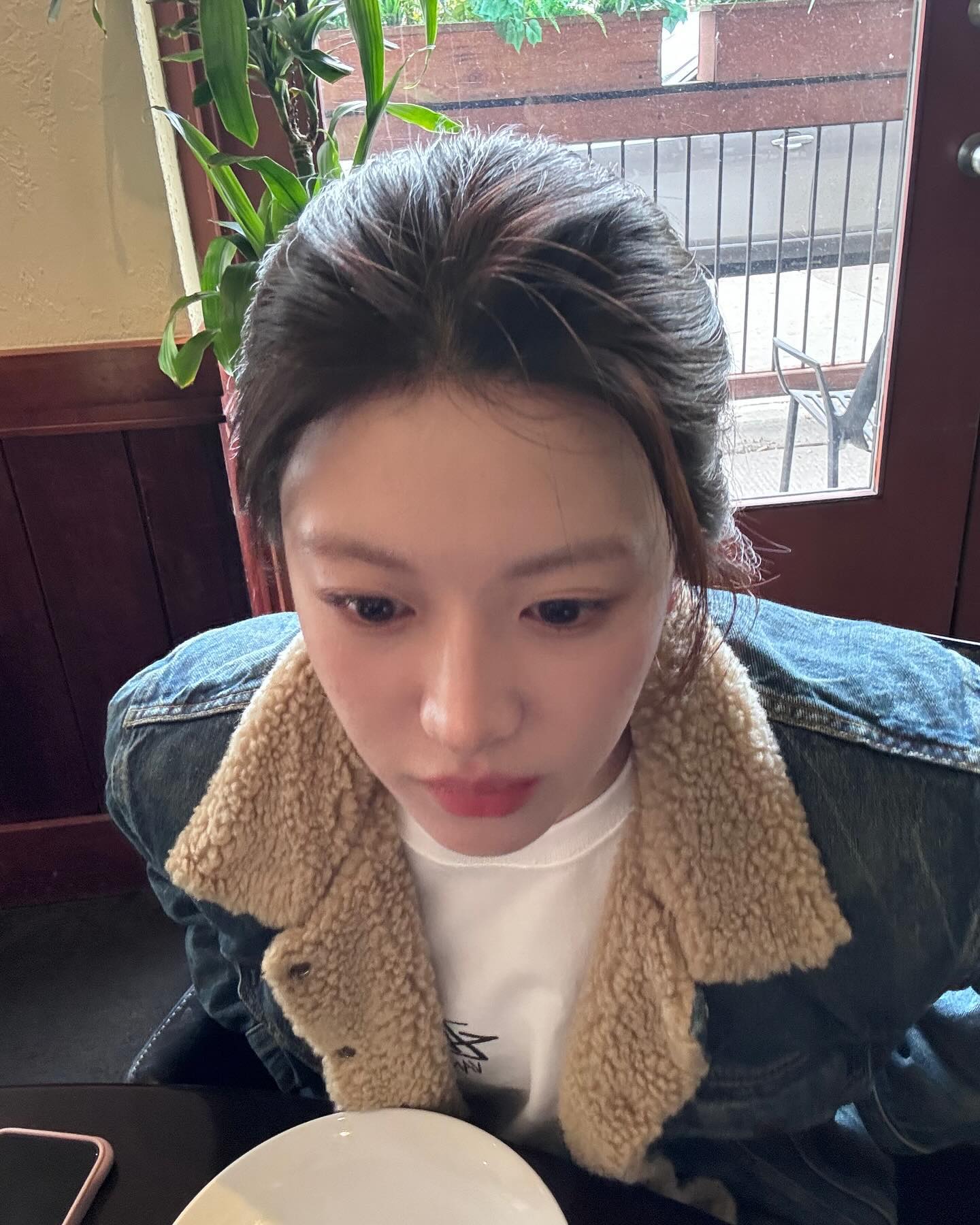 고윤정 청자켓 완전 느좋💙
폴로 랄프로렌 데님 자켓으로 꾸안꾸 무드✨ 이미지5