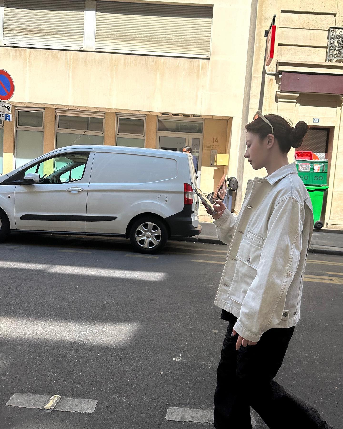 화이트 자켓엔 블랙 포인트🤍🖤 이미지7