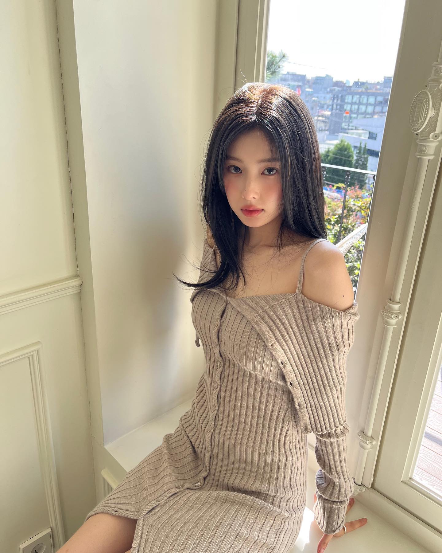 투웨이로 가능한 오버핏 니트🤍
단독 or 레이어드룩으로 활용도🆙 이미지3