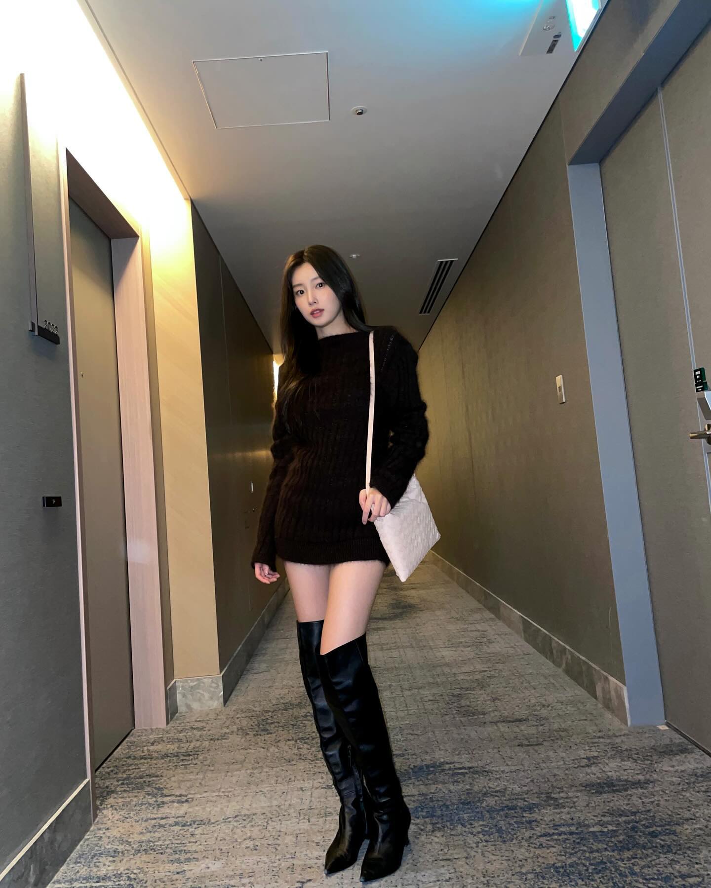 투웨이로 가능한 오버핏 니트🤍
단독 or 레이어드룩으로 활용도🆙 이미지8