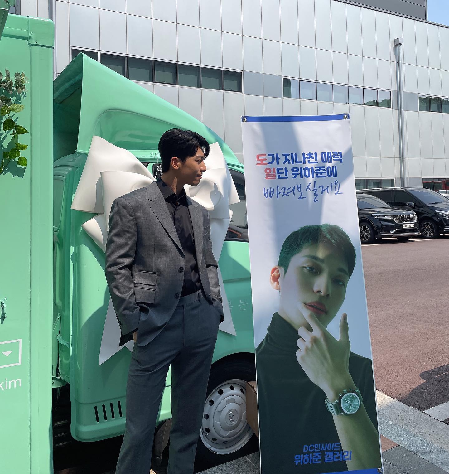 그레이 수트로 클래식하게🎻 이미지