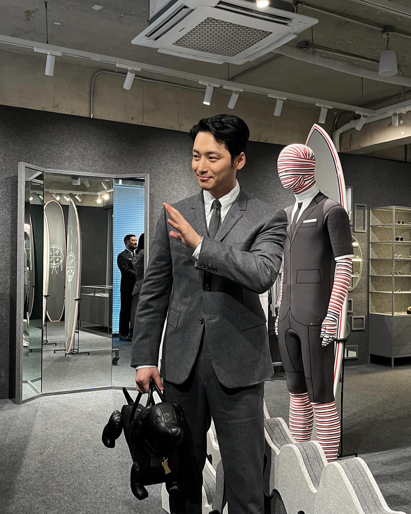 그레이 수트로 클래식하게🎻 이미지