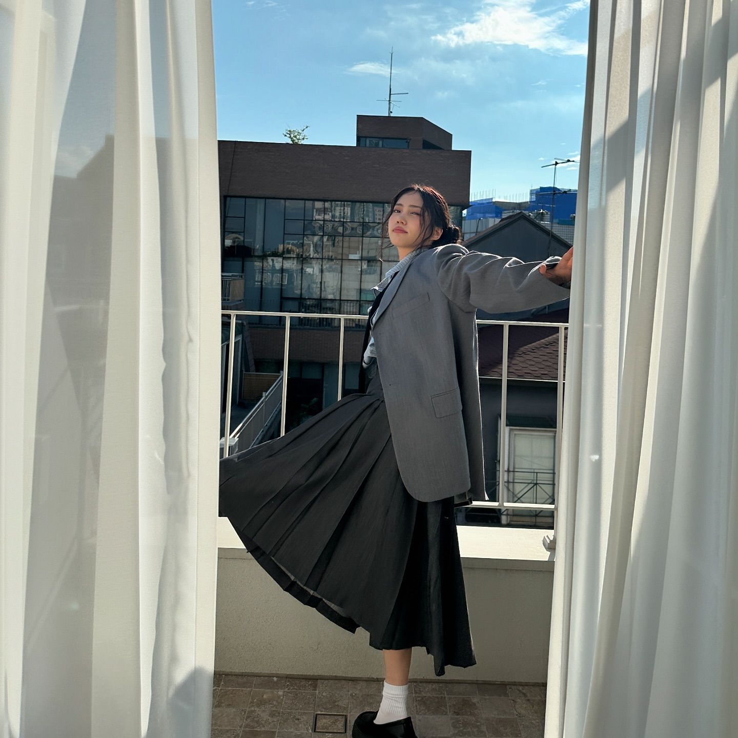 단정한 세련미👔🖤프레피 룩
깔끔한 셔츠 + 롱스커트로 완성해봐💙 이미지2