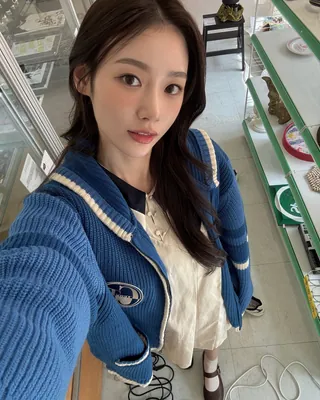 가을에 입으면 더 예쁜🍂니트집업
심플한 이너에는 패턴이 들어간 것으로 포인트를 더하자🙌🏻 이미지