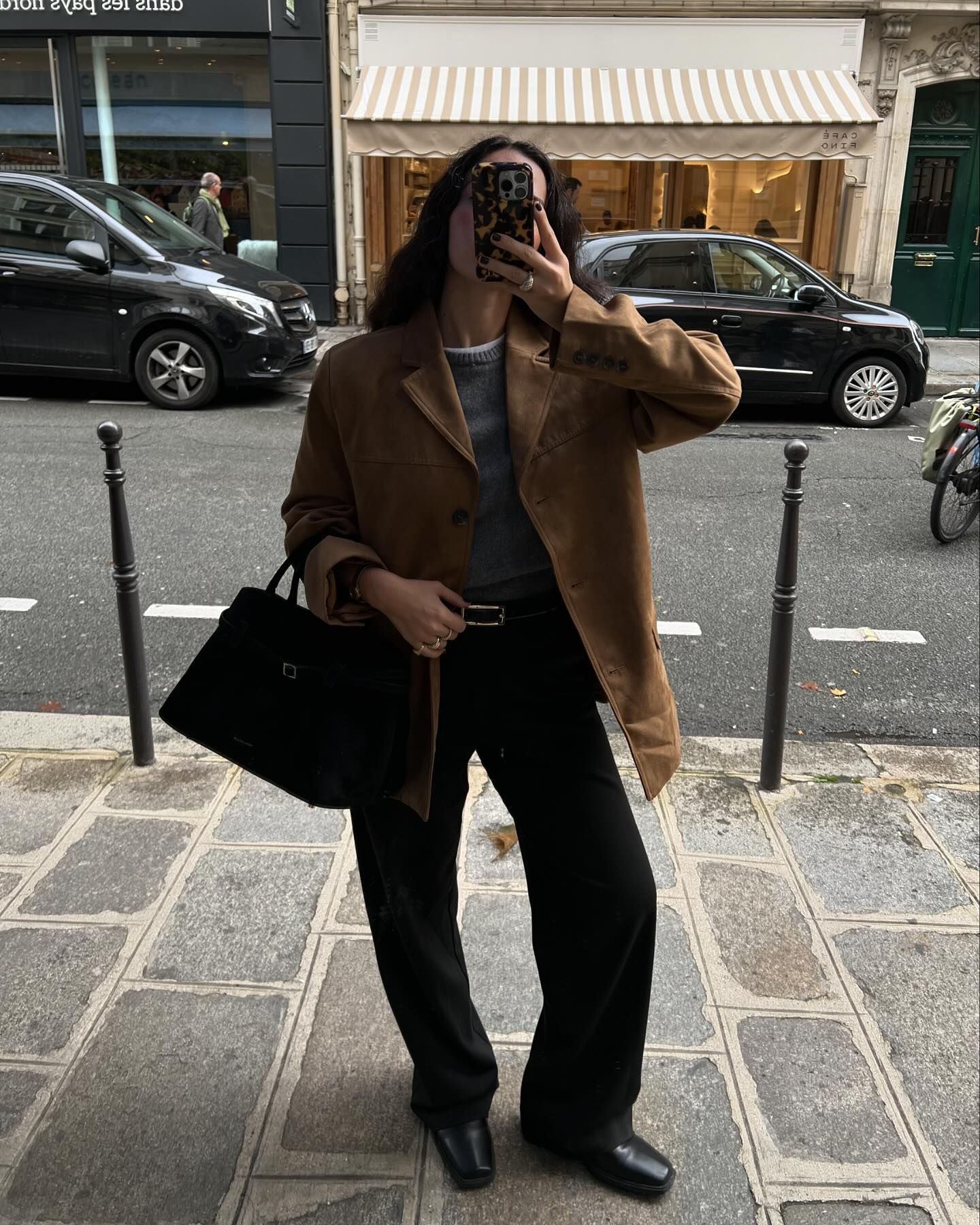 더로우 마고백의 라이벌🔥
미니멀 룩에 찰떡인 마누 아틀리에 르 캄봉35👜 이미지7