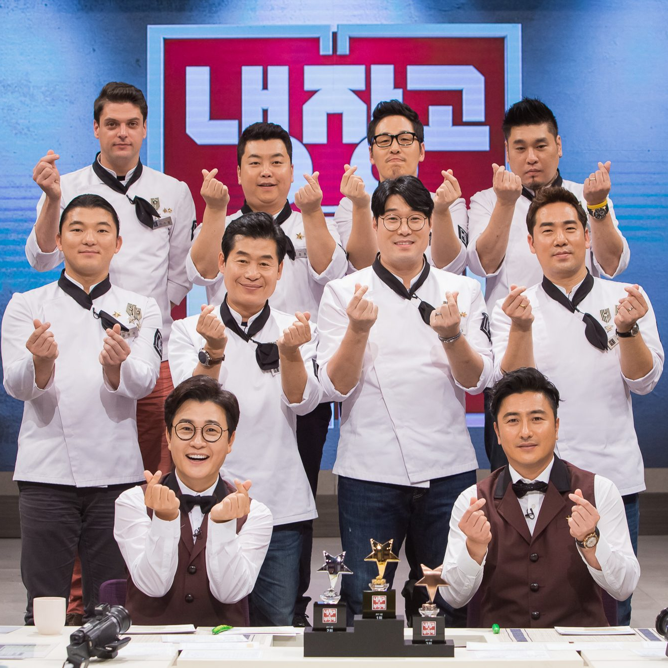 냉장고를 부탁해가 돌아온다👨🏻‍🍳🤍

JTBC는 인기 예능 프로그램 ’냉장고를 부탁해’는 지난 2014년부터 2019년까지 방송된 예능 프로그램으로, 매회 게스트의 냉장고를 스튜디오로 가져와 유명 셰프들이 냉장고 속 재료들로 15분 만에 요리를 만들어 대결하는 내용으로 많은 사랑을 받았었는데요. 넷플릭스 ‘흑백요리사’의 흥행으로 ‘냉장고를 부탁해’는 5년 만에 다시 돌아올 예정입니다. 이미지