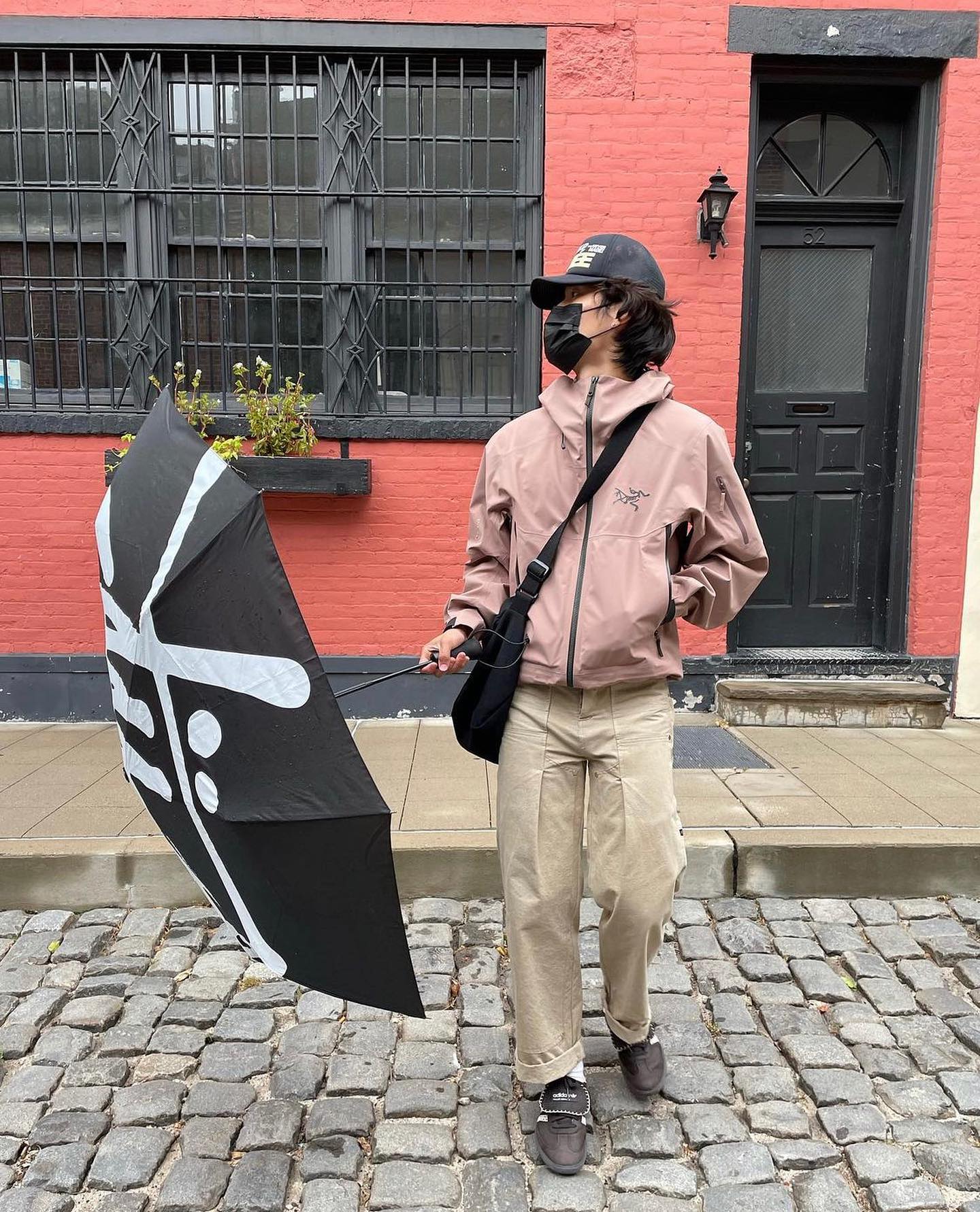 우산 들어도 델룩은 남겨야지☔️ 이미지3