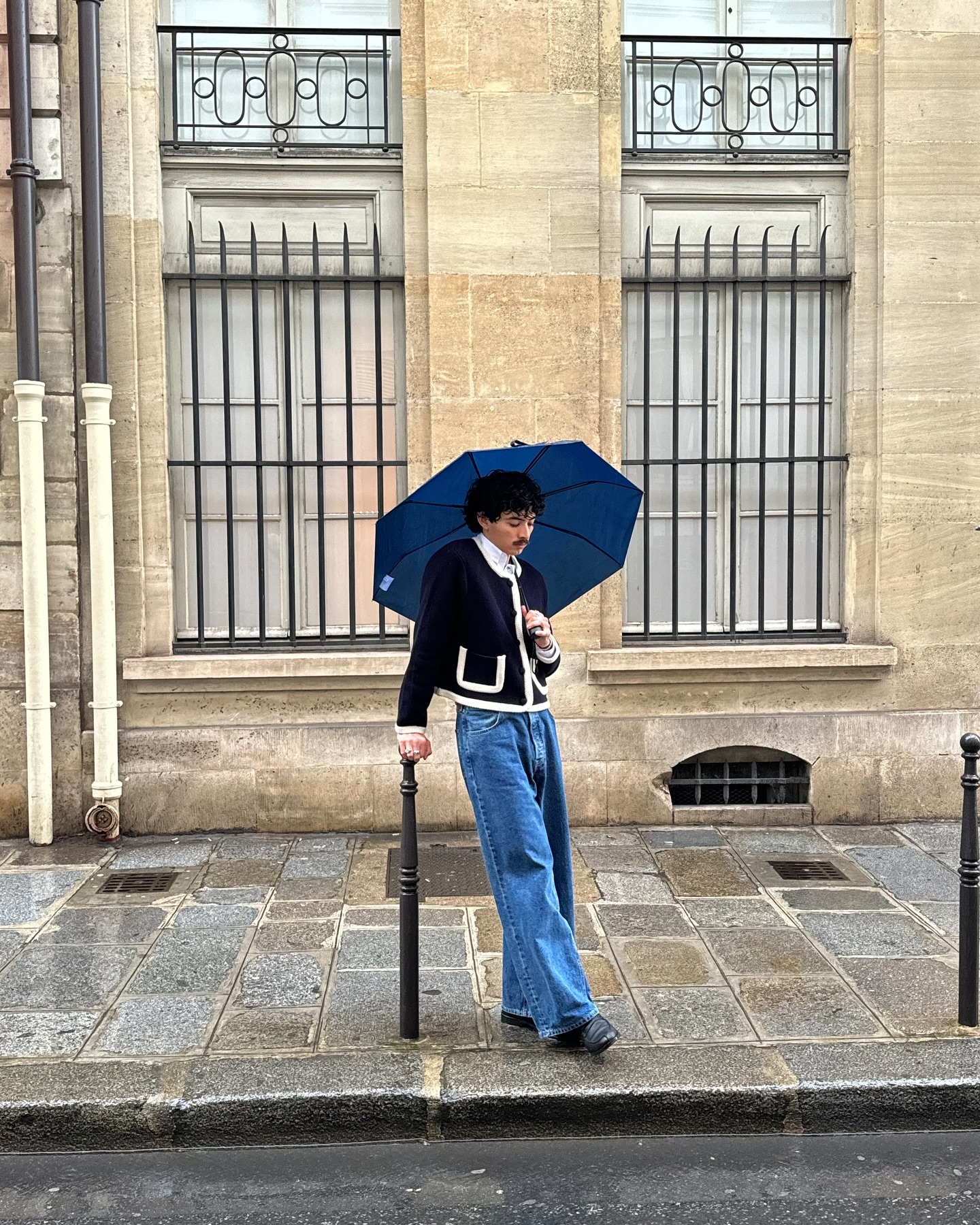 우산 들어도 델룩은 남겨야지☔️ 이미지4