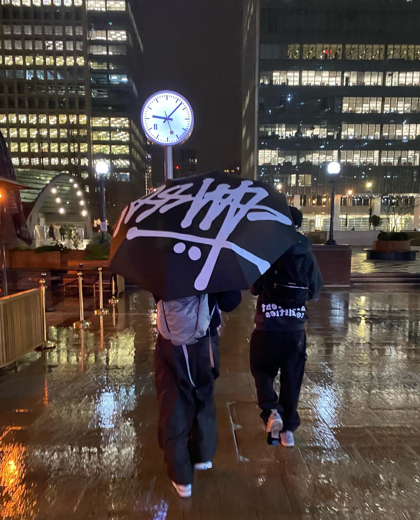 우산 들어도 델룩은 남겨야지☔️ 이미지7