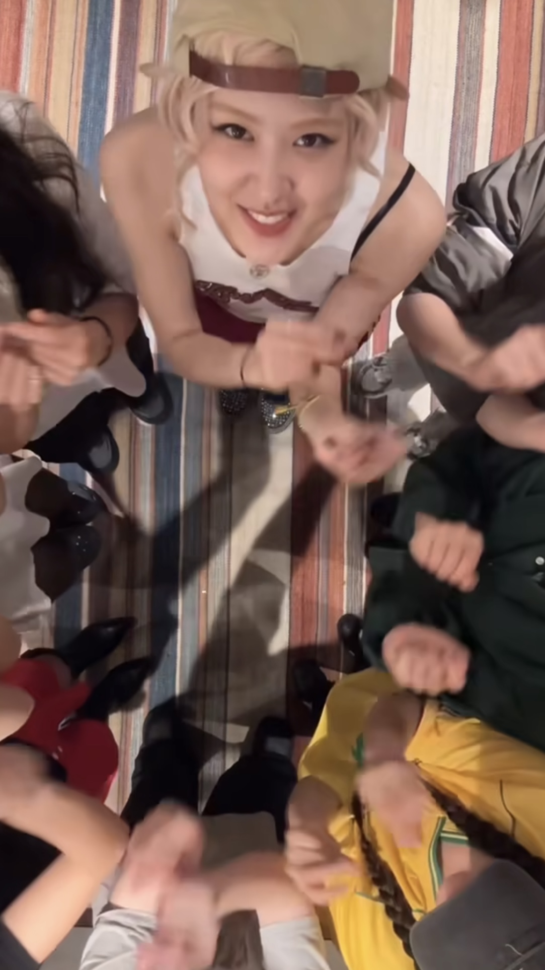 로제야 나도 껴줘..🥹지금 전세계는 아파트 홀릭❤️‍🔥 이미지"