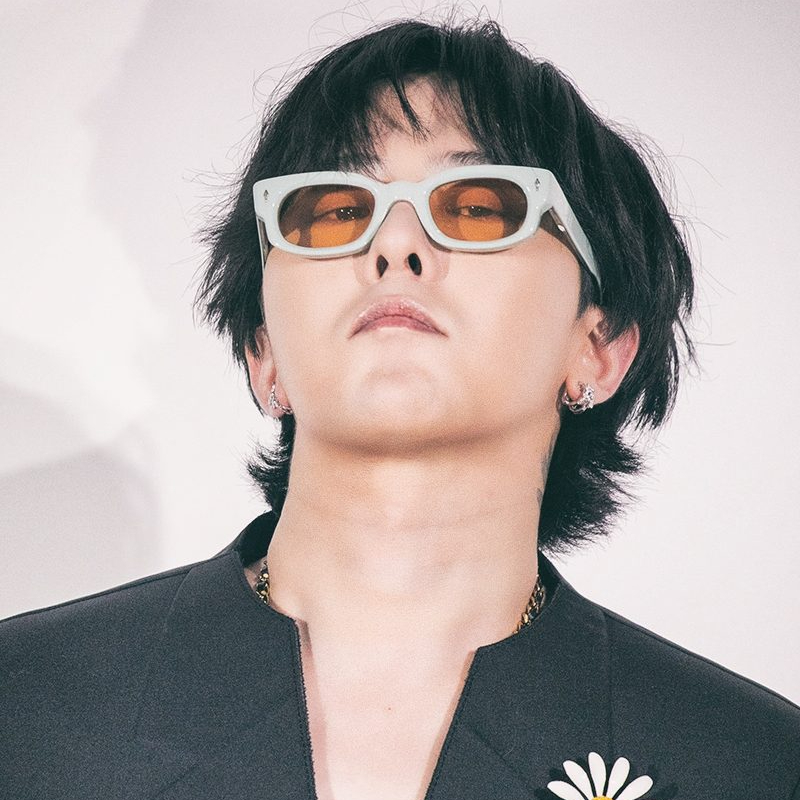 지드래곤 컴백 온다온다🫀🖤
지드래곤이 자신의 팬 계정에 의문의 블랙 이미지를 업로드했습니다. 아무것도 없어 보이는 이미지지만 화면 밝기를 올려보면 로딩 게이지가 10% 채워져 있는 이미지를 확인할 수 있는데요. 슬슬 컴백 시동을 걸고 있는 지드래곤. 100%가 채워지는 날이 곧 오겠죠? 이미지
