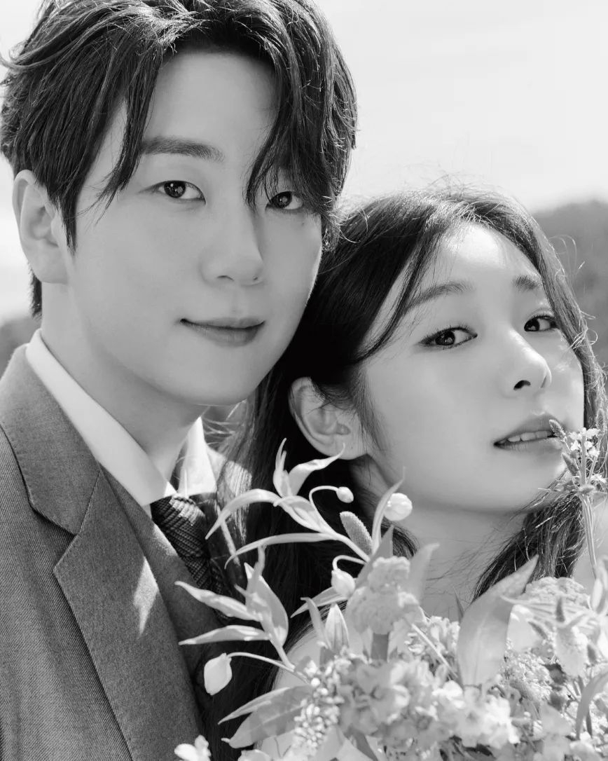 진짜 이 투샷 어쩔거야🤍👩‍❤️‍👨
벌써 두번째 결혼 기념일을 맞이한 김연아❤️고우림 @넘 예뻐 이미지9