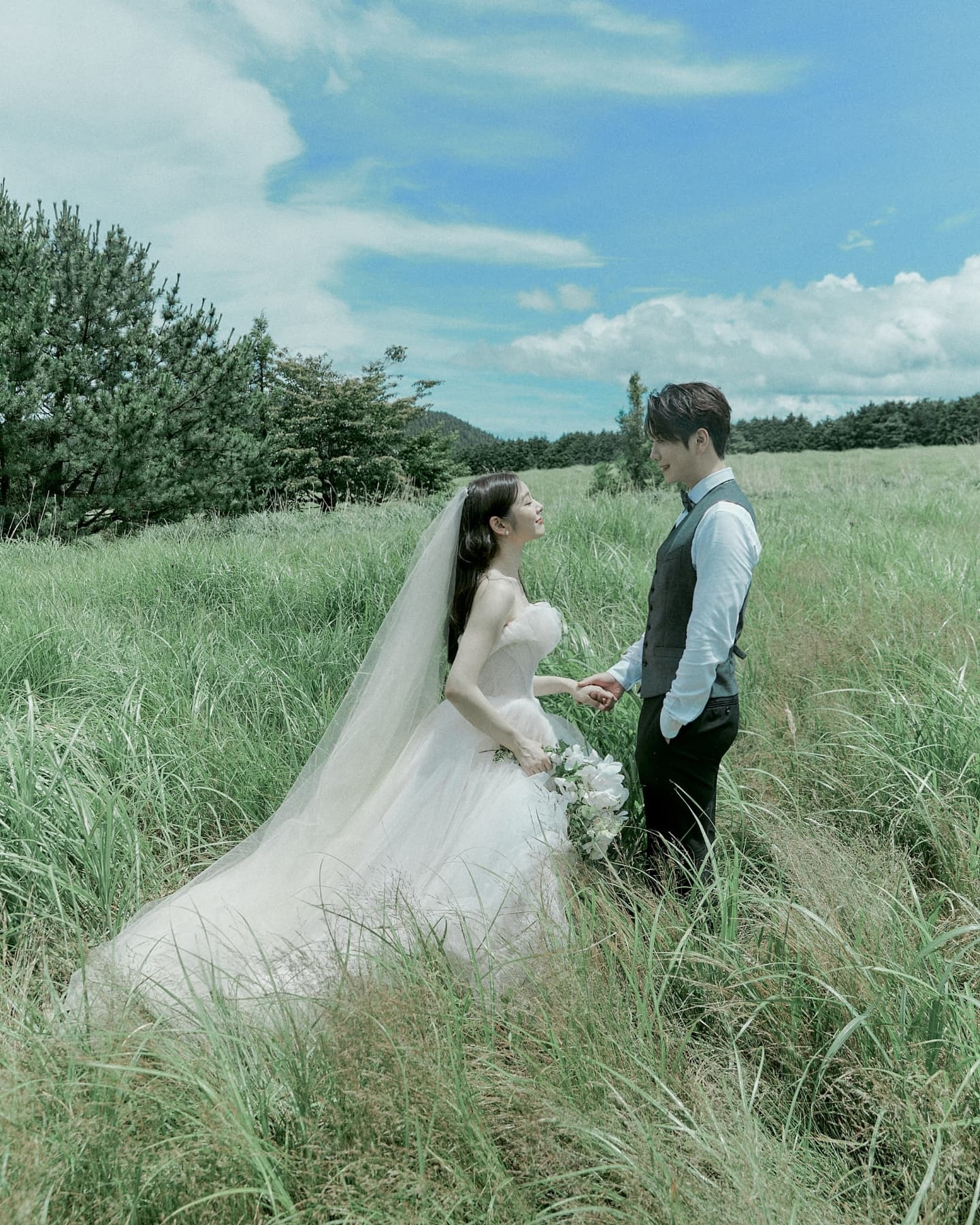 진짜 이 투샷 어쩔거야🤍👩‍❤️‍👨
벌써 두번째 결혼 기념일을 맞이한 김연아❤️고우림 @넘 예뻐 이미지2