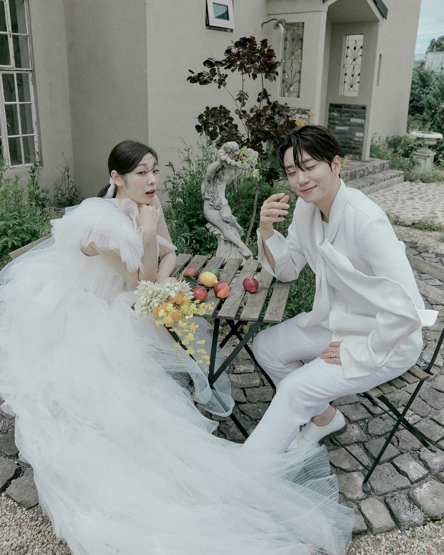 진짜 이 투샷 어쩔거야🤍👩‍❤️‍👨
벌써 두번째 결혼 기념일을 맞이한 김연아❤️고우림 @넘 예뻐 이미지4