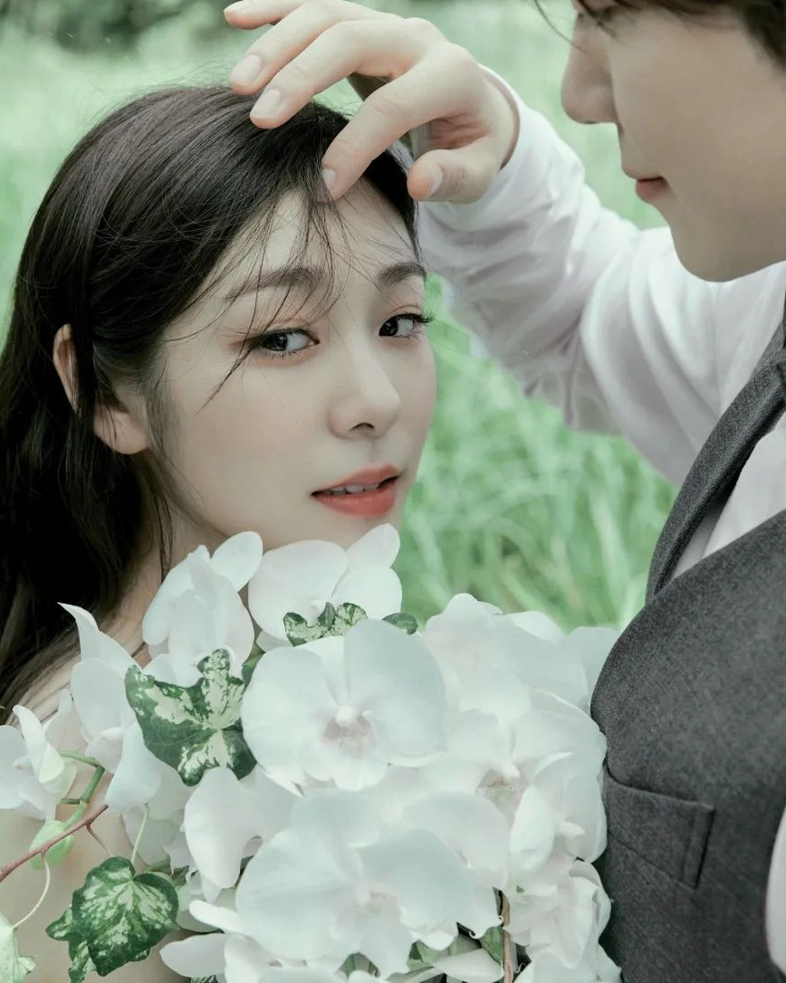진짜 이 투샷 어쩔거야🤍👩‍❤️‍👨
벌써 두번째 결혼 기념일을 맞이한 김연아❤️고우림 @넘 예뻐 이미지10