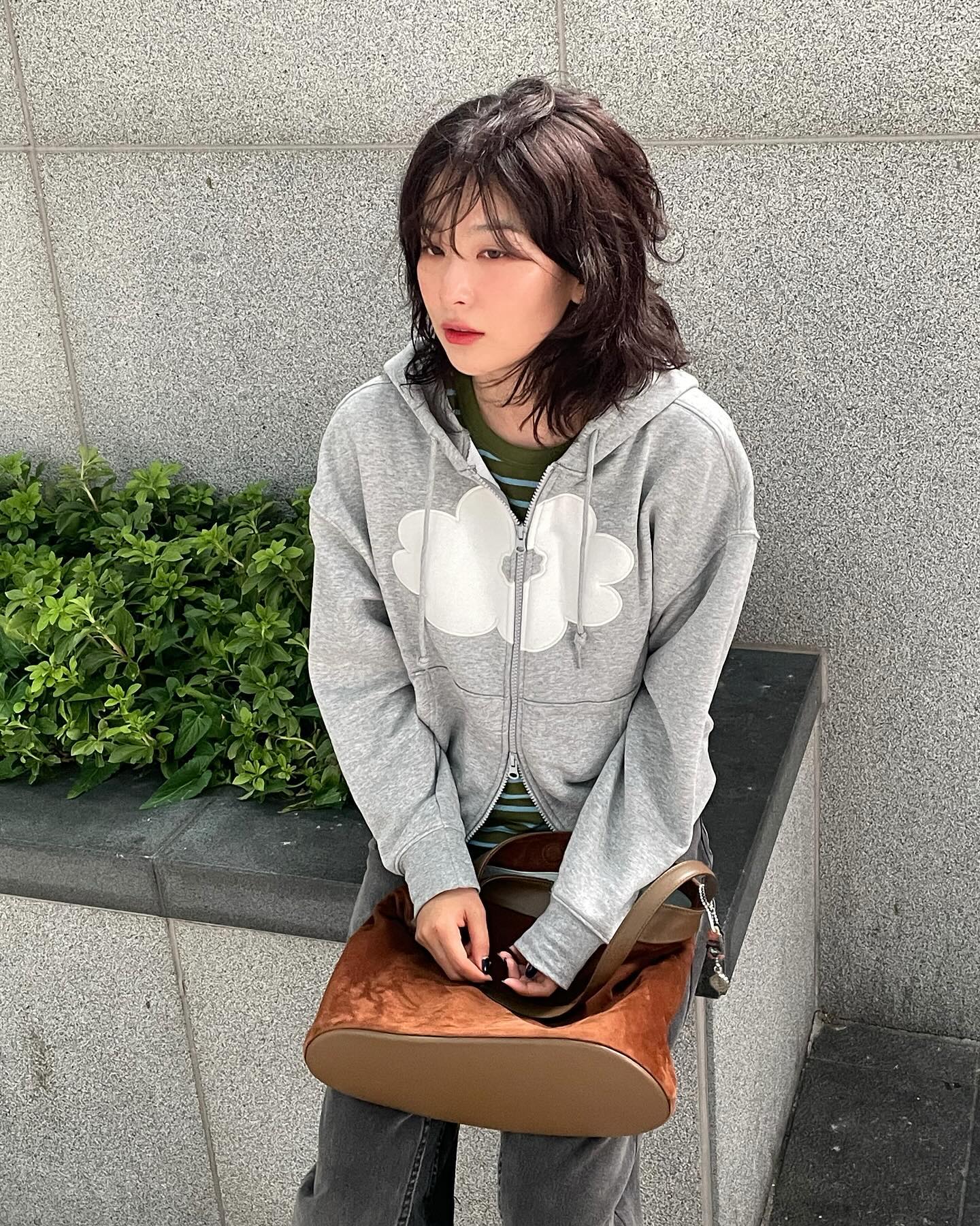 자다가 막 일어난듯한☁️빈티지펌
어떤 얼굴형에도 잘 어울리는 내추럴한 매력🖤@도전해봐 이미지