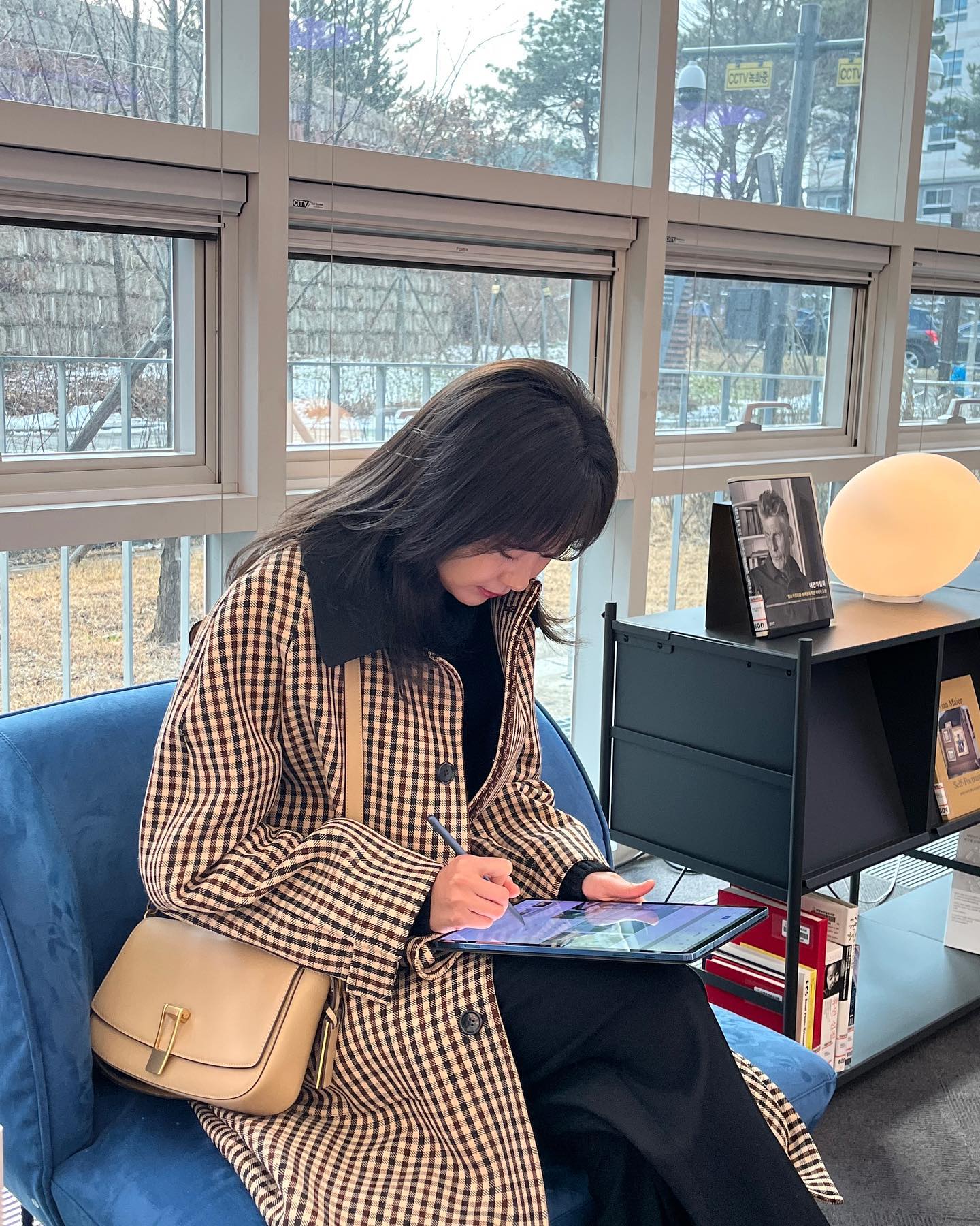 간절기엔 김다미처럼 다양하게✨
니트부터 자켓까지! 간절기에만 입을 수 있는 코디 모음🤎 이미지