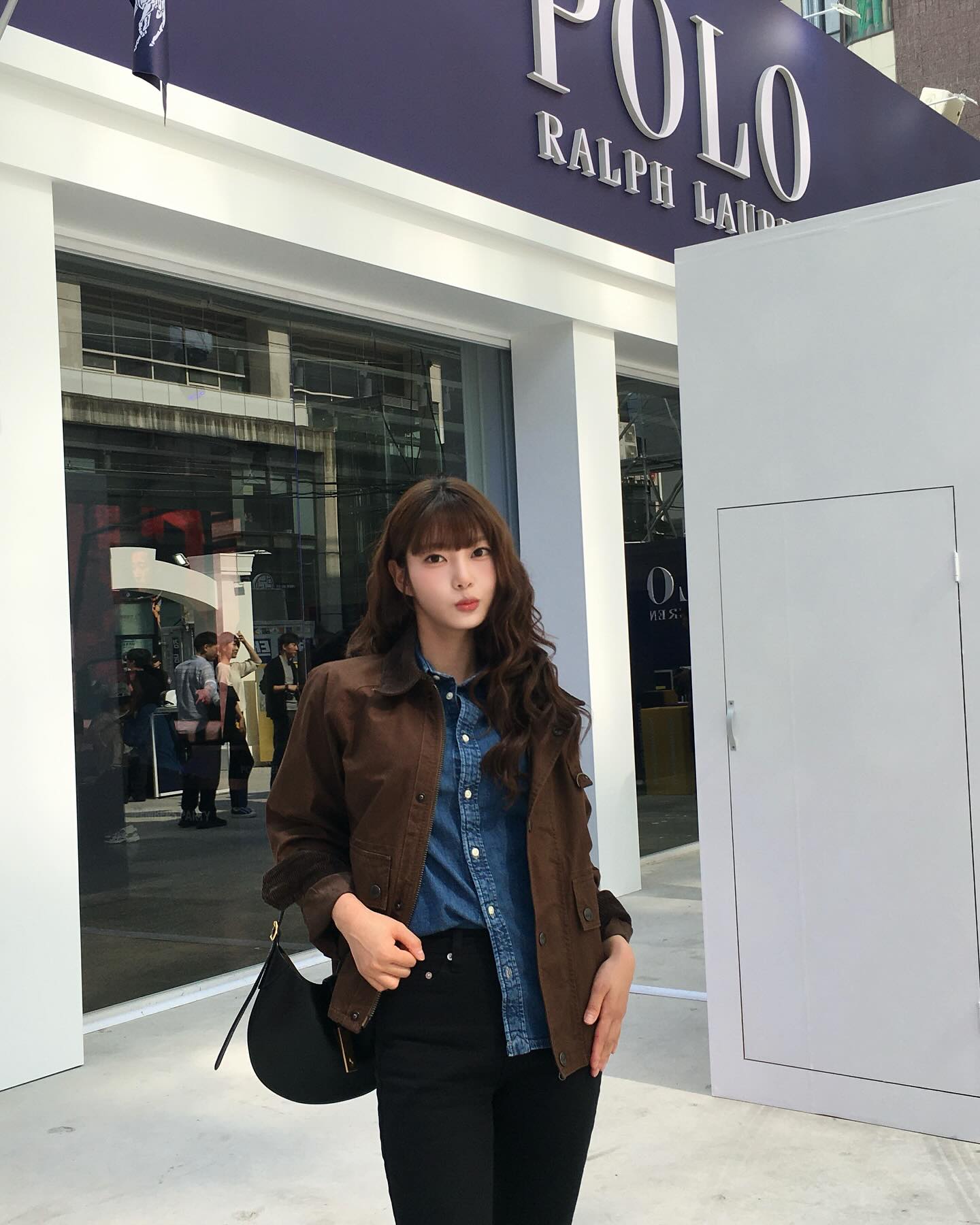 브라운 자켓엔 데님 조합으로🍂 이미지3