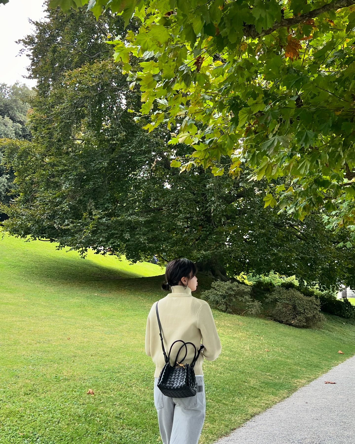 간절기엔 김다미처럼 다양하게✨
니트부터 자켓까지! 간절기에만 입을 수 있는 코디 모음🤎 이미지7