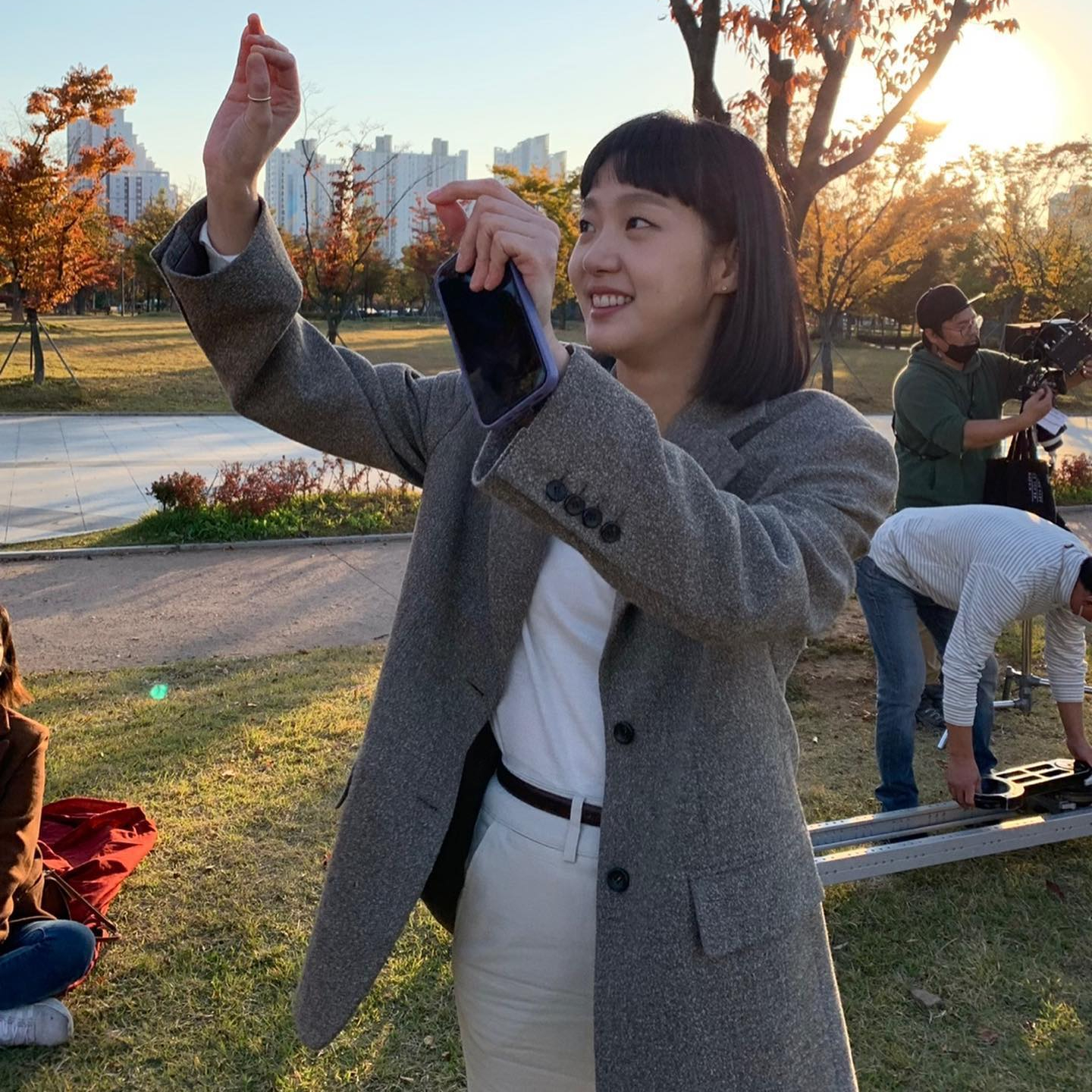 찾았다 내 추구미👀🤎

뮤트한 색감으로 가을과 겨울 룩을 완성한 작품 속 배우들의 레전드 착장을 소개합니다. 

부드러운 컬러가 주는 포근함이 어우러져 세련미와 분위기를 자아내는 아웃핏들은 여전히 많은 이들에게 회자되고 있는데요. 

여러분들의 베스트 픽은 무엇인가요? 셀럽들의 스타일을 참고해 멋진 코디를 완성해 보세요✨

1. 드라마 <졸업> 정려원

2. 드라마 <안나> 수지

3. 드라마 <유미의 세포들> 김고은

4. 영화 <뷰티 인사이드> 한효주 이미지7