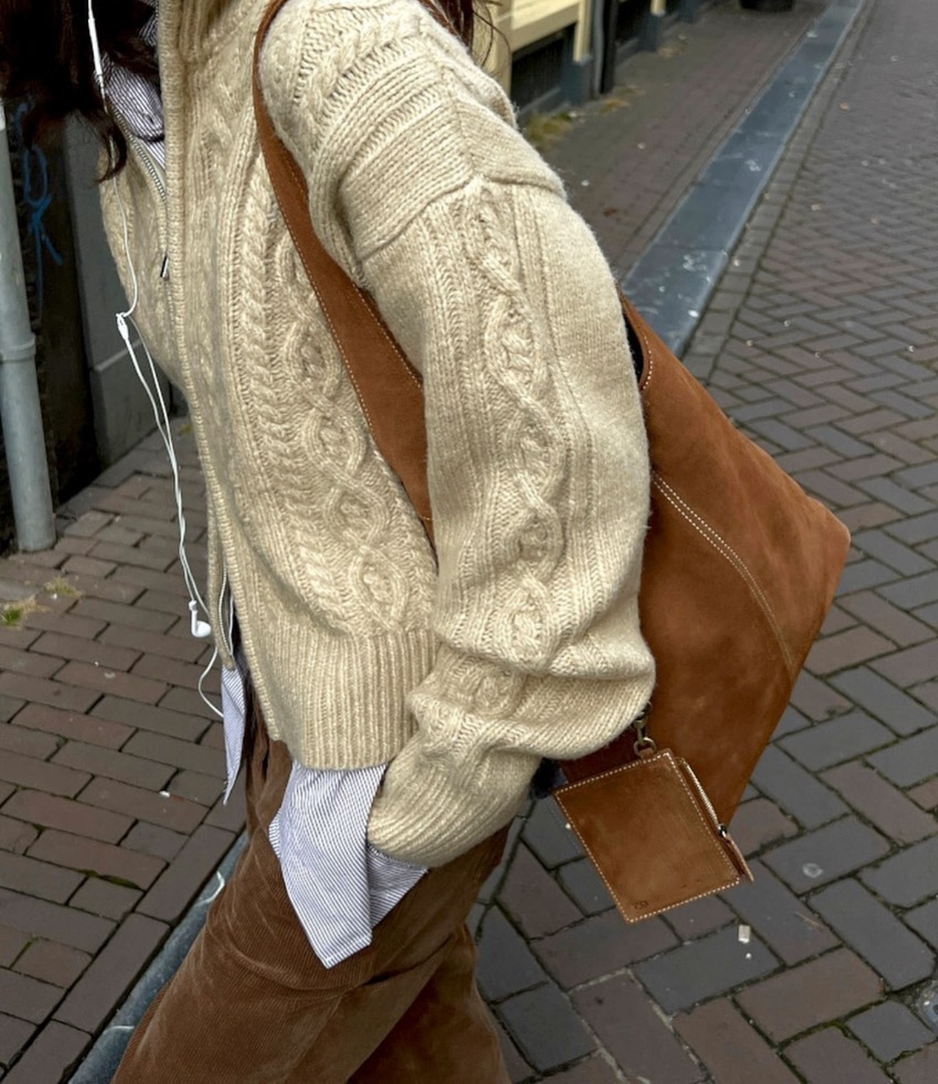 두툼한 니트집업 챙기자🧶 이미지