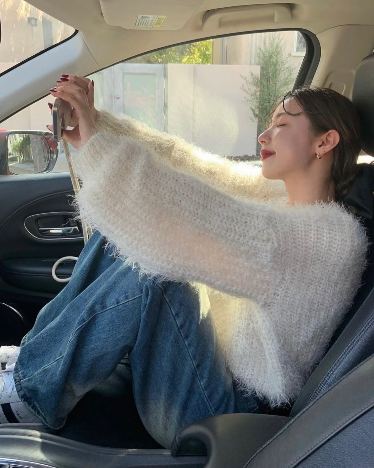 무적 조합 화이트니트&데님☁️💙 이미지4