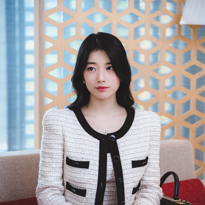찾았다 내 추구미👀🤎

뮤트한 색감으로 가을과 겨울 룩을 완성한 작품 속 배우들의 레전드 착장을 소개합니다. 

부드러운 컬러가 주는 포근함이 어우러져 세련미와 분위기를 자아내는 아웃핏들은 여전히 많은 이들에게 회자되고 있는데요. 

여러분들의 베스트 픽은 무엇인가요? 셀럽들의 스타일을 참고해 멋진 코디를 완성해 보세요✨

1. 드라마 <졸업> 정려원

2. 드라마 <안나> 수지

3. 드라마 <유미의 세포들> 김고은

4. 영화 <뷰티 인사이드> 한효주 이미지5