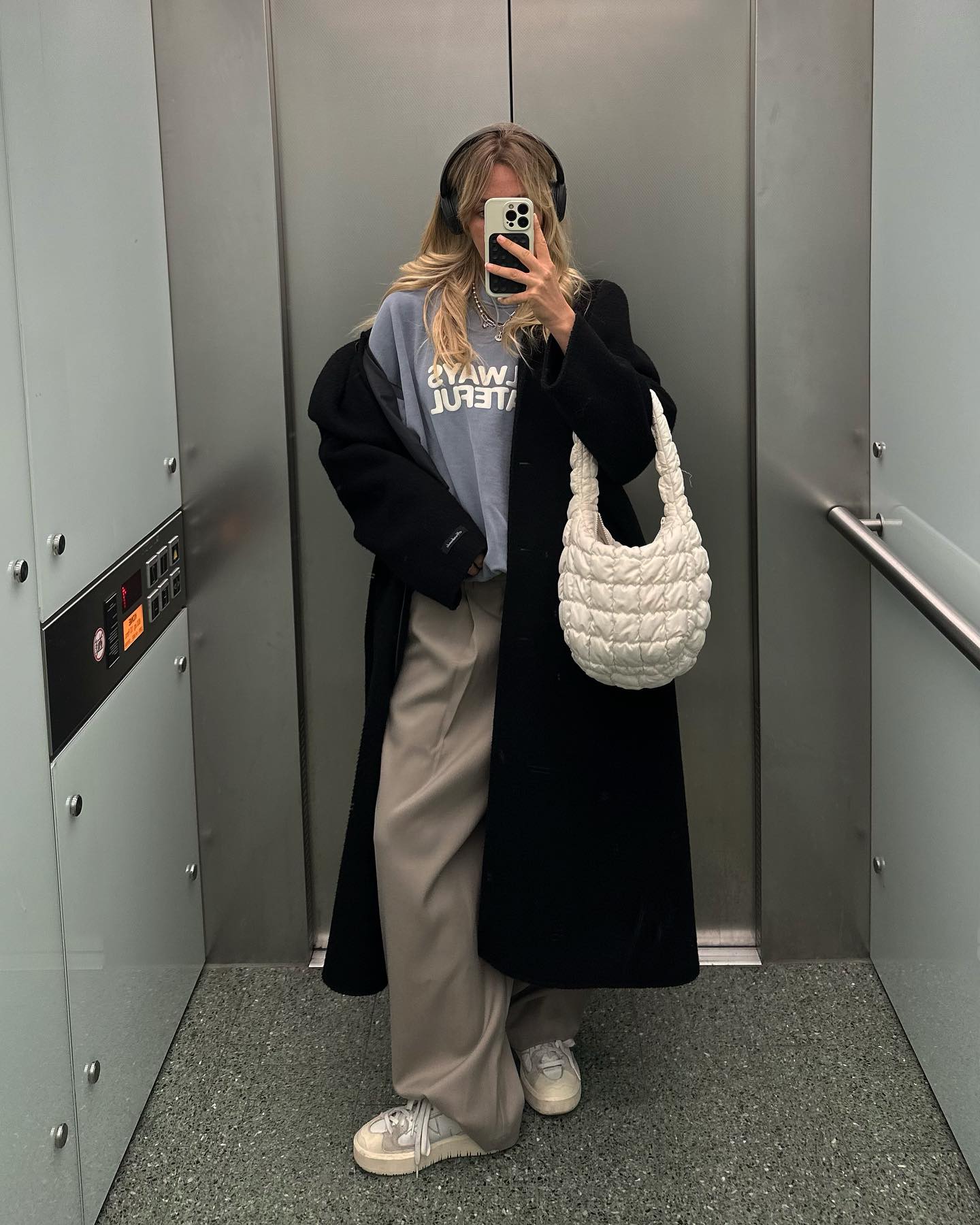 지금부터 코트 눈치싸움 시작🧥🖤 이미지2