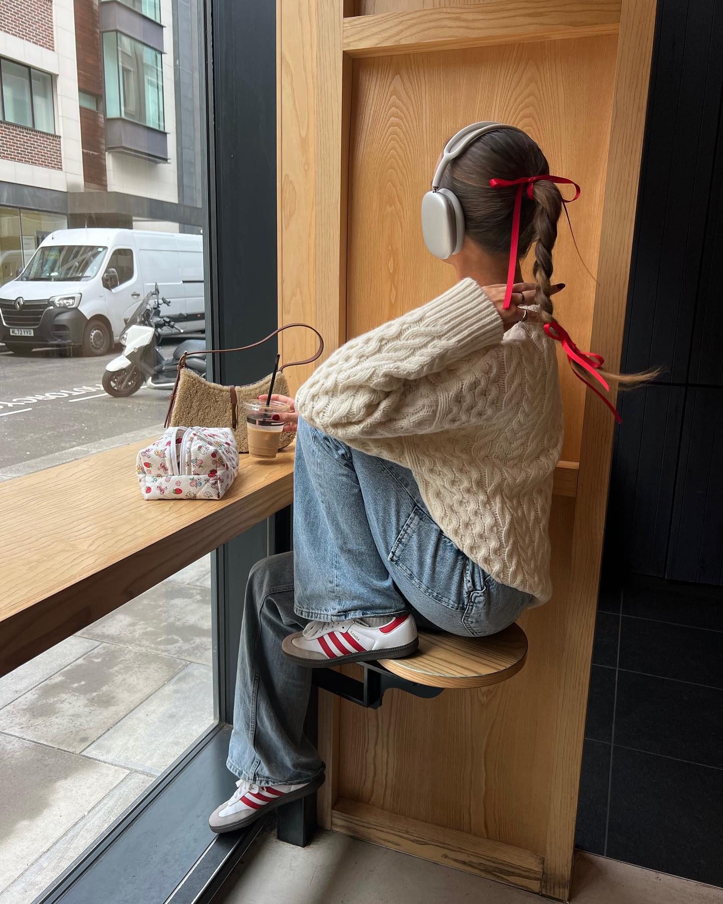 이제 추우니까 헤드셋 마음껏🎧🥶 이미지6