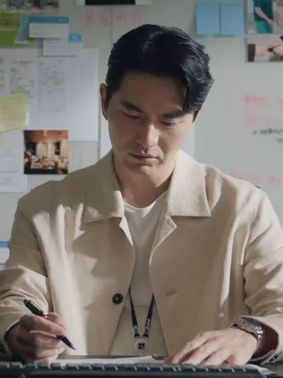 일잘러 진욱오빠의 워치룩⏱️🤵🏻
걷어올린 셔츠에 몽블랑 시계❤️🖤남친룩 정석 @참고해#광고
<나의 해리에게> 속 이진욱 착용 워치👉
- 브론즈 케이스의 아이스드 씨 오토매틱 데이트
- 지구를 담은 1858 지오스피어 제로 옥시전
- 독특한 크로노 매커니즘의 스타레거시 니콜라스 뤼섹 크로노그래프 이미지