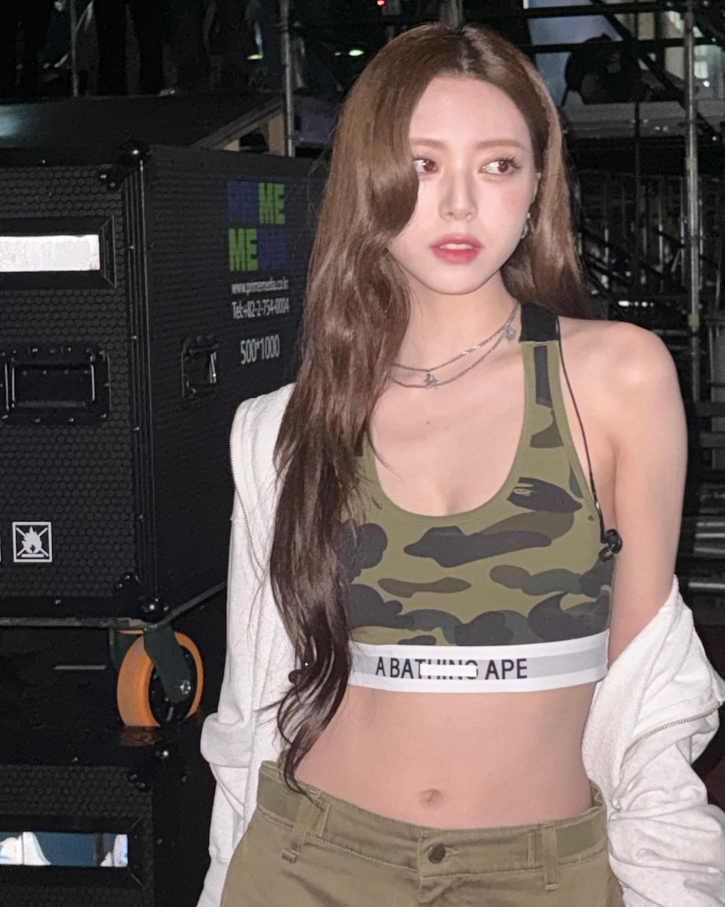 요즘 셀럽 핫템💚밀리터리 룩
카모 패턴으로 힙한 무드 연출해봐🐸🖤 이미지
