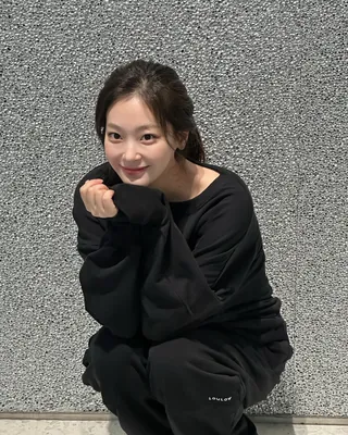 요즘 대세🐱🖤확신의 고양이상
블랙 컬러로 도도한 매력을 더 돋보이게✨ 이미지
