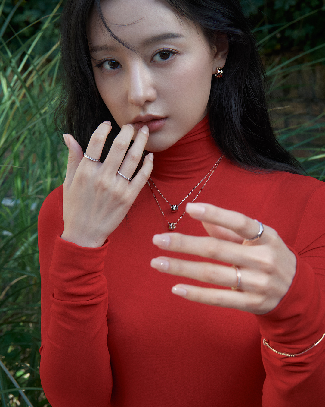 여신 미모 김지원❤️💍
스톤헨지 전속 모델 발탁! #광고

화보 속 영롱하고 우아한 자태 아름답잖아~
지원언니가 착용한 주얼리🩵 @참고해

💎크로싱(CROSSING)
서로의 마음이 만나는 곳. 서로의 마음이 만나는 순간들을 소중하게 간직할 수 있는 기억으로 만들어주는 크로싱 컬렉션.

💎달(DAL)
밤하늘을 비추는 달과 별의 신비로운 무드를 모던하고 정제된 쉐입으로 표현한 우월한 반짝임의 '달’ 컬렉션. 이미지
