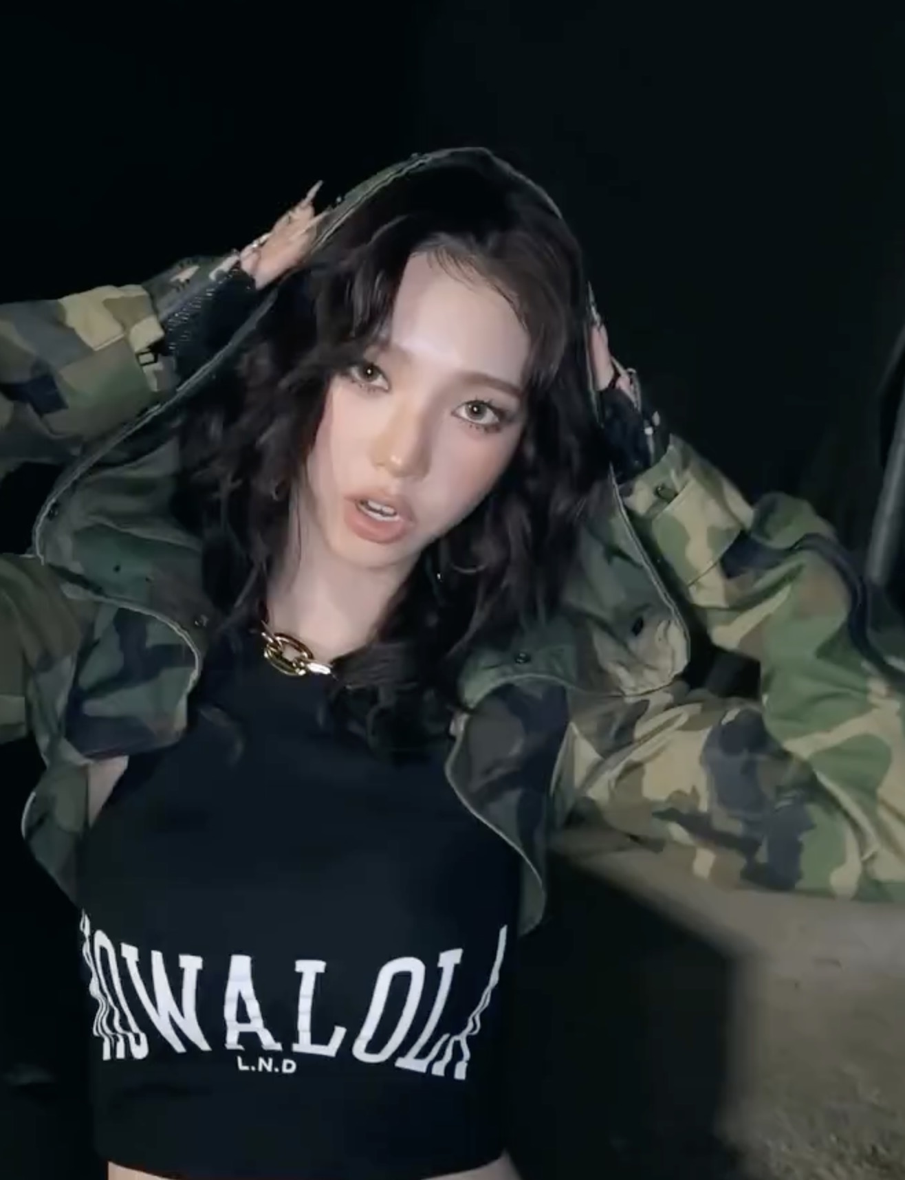 요즘 셀럽 핫템💚밀리터리 룩
카모 패턴으로 힙한 무드 연출해봐🐸🖤 이미지