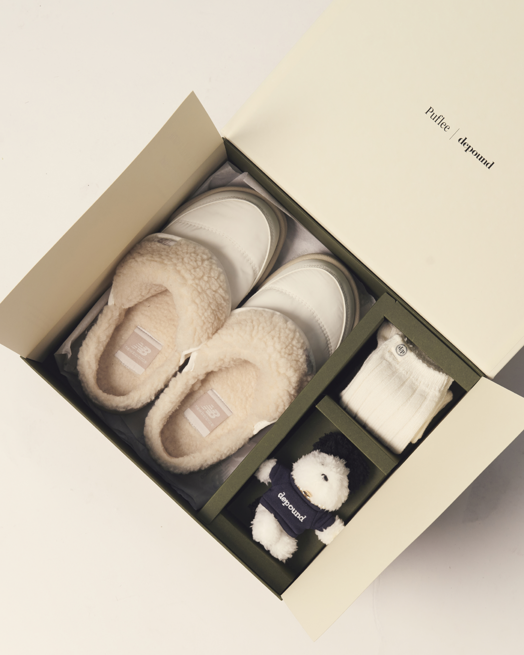 더 귀엽게 🤎🤍뉴발 퍼플리v2
뉴발 FW 대표템, 드파운드 패키지🧸10/30(수) 10시ㄱㄱ #광고

뉴발란스 FW 대표템으로 유명한 퍼플리v2가 드파운드의 대니 & 배리 키링, 삭스와 만나 29CM에서 스페셜 패키지로 출시합니다🎁

전년도 품절 대란을 일으켜 구하기 어려웠던 퍼플리가 29CM에서 드파운드 리미티드, 스페셜 패키지로 한정 출시를 하는데요. 퍼플리v2, 삭스, 키링, 엽서, 스페셜 패키지까지 한정 수량을 예쁜 가격에 만나볼 수 있습니다.

내일 10/30(수) 10시부터 29CM에서 만나보세요. 이미지10