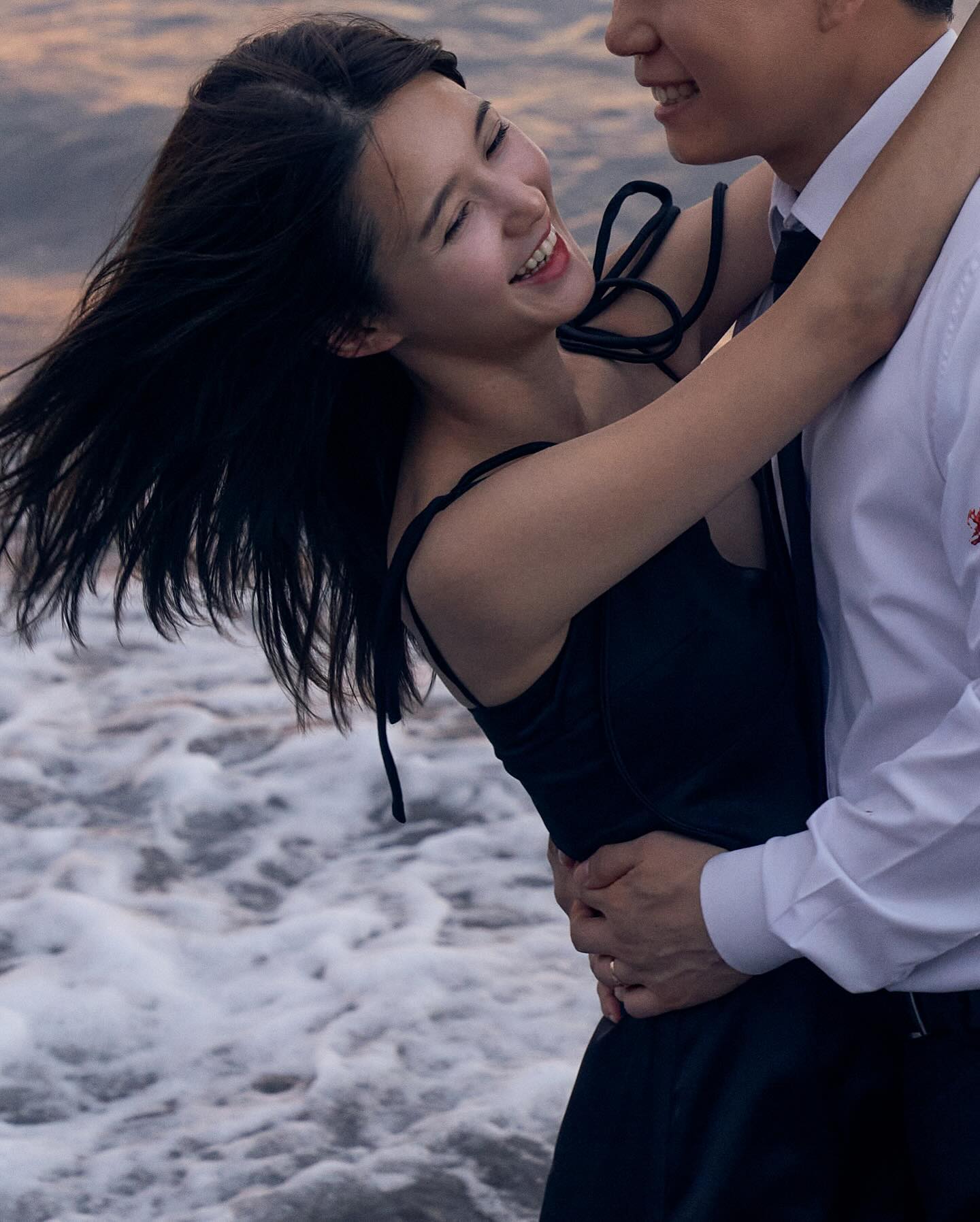 순백의 천사같은 보라언니👰🏻♀️🤍
보는 사람들도 행복해지는 남보라 웨딩 스냅📸✨ 이미지3