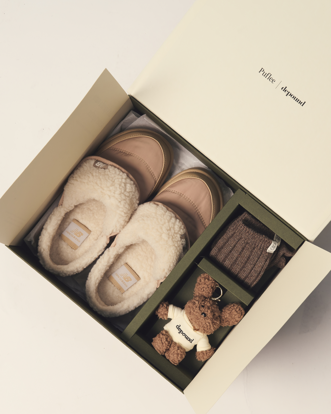 더 귀엽게 🤎🤍뉴발 퍼플리v2
뉴발 FW 대표템, 드파운드 패키지🧸10/30(수) 10시ㄱㄱ #광고

뉴발란스 FW 대표템으로 유명한 퍼플리v2가 드파운드의 대니 & 배리 키링, 삭스와 만나 29CM에서 스페셜 패키지로 출시합니다🎁

전년도 품절 대란을 일으켜 구하기 어려웠던 퍼플리가 29CM에서 드파운드 리미티드, 스페셜 패키지로 한정 출시를 하는데요. 퍼플리v2, 삭스, 키링, 엽서, 스페셜 패키지까지 한정 수량을 예쁜 가격에 만나볼 수 있습니다.

내일 10/30(수) 10시부터 29CM에서 만나보세요. 이미지3