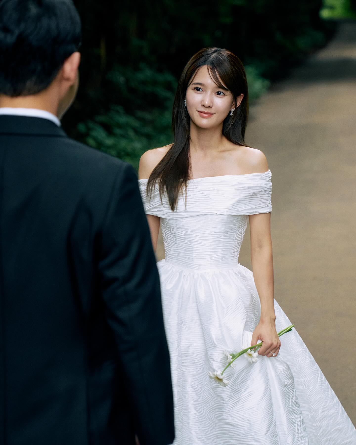 순백의 천사같은 보라언니👰🏻♀️🤍
보는 사람들도 행복해지는 남보라 웨딩 스냅📸✨ 이미지6