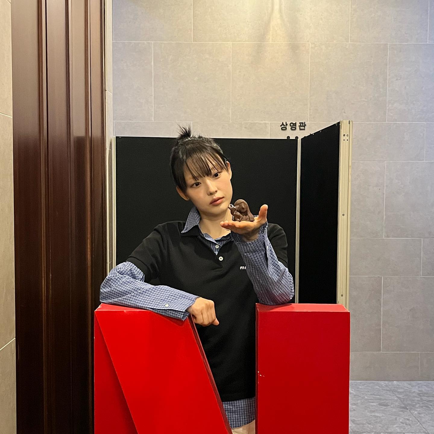 촌스러움과 빈티지는 한 끗 차이
체크 패턴으로 빈티지 무드 완성해 봐🏁 이미지