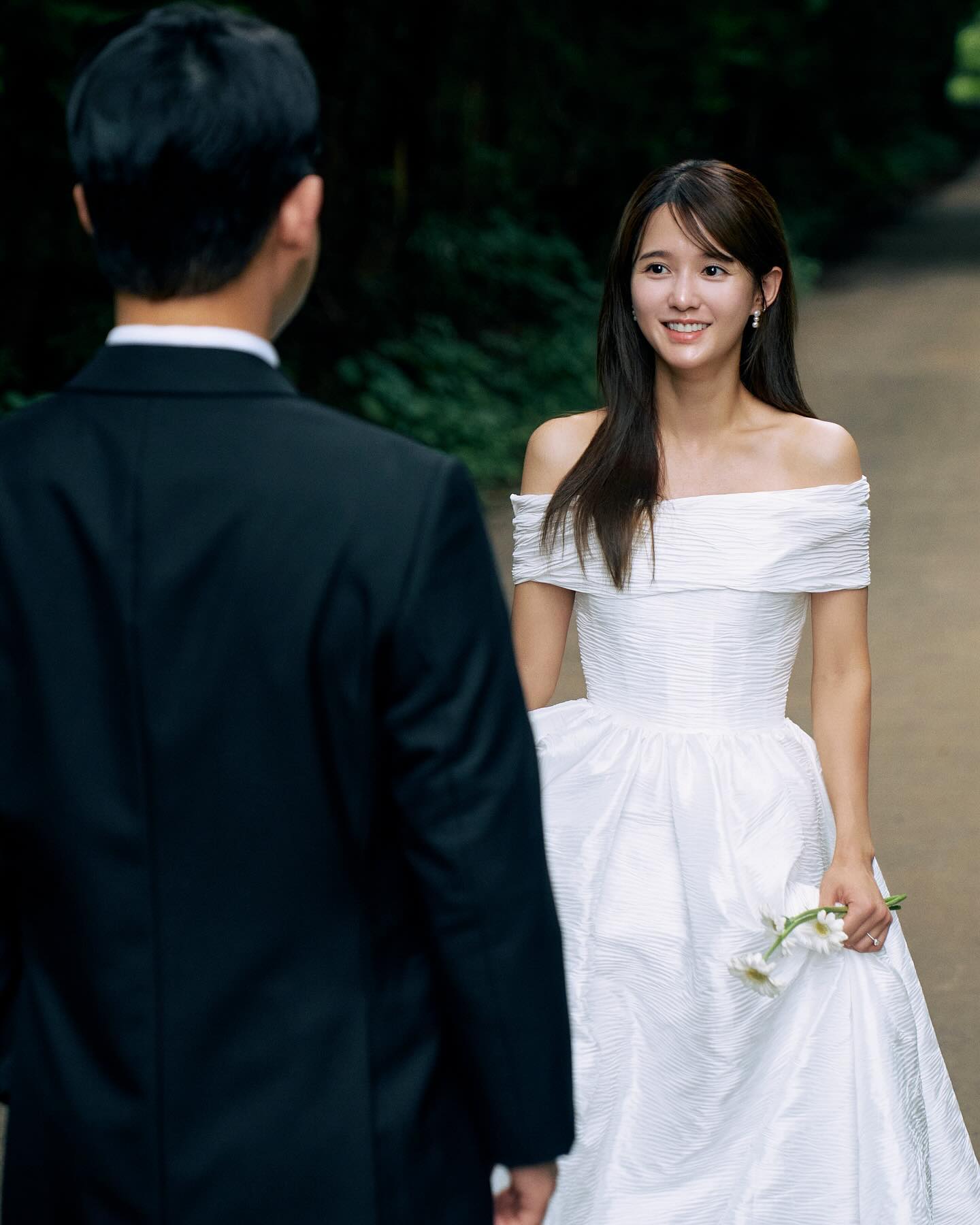 순백의 천사같은 보라언니👰🏻♀️🤍
보는 사람들도 행복해지는 남보라 웨딩 스냅📸✨ 이미지2