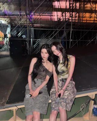 요즘 셀럽 핫템💚밀리터리 룩
카모 패턴으로 힙한 무드 연출해봐🐸🖤 이미지