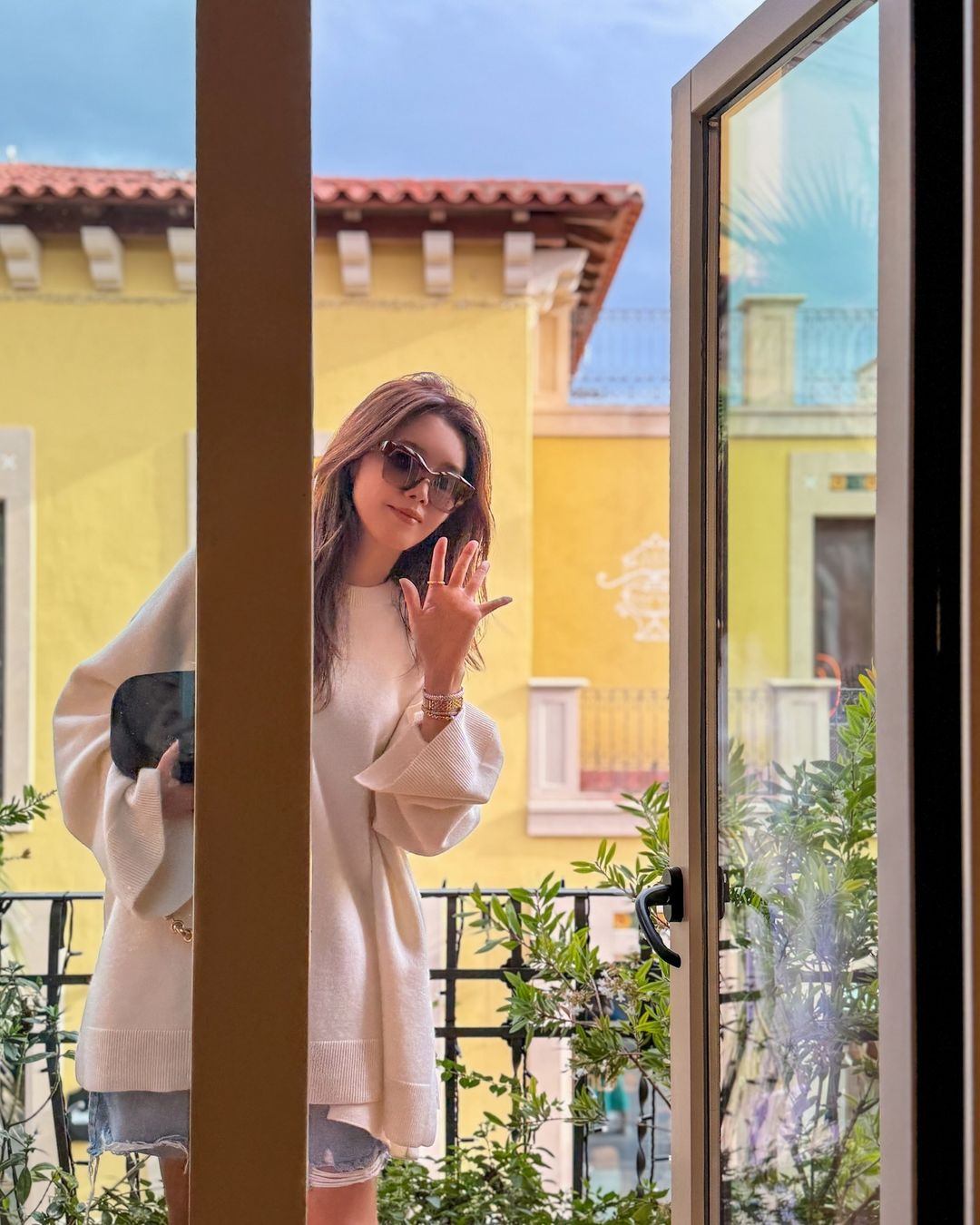 요즘 핫한 포페💛🤍주얼리 레이어링
이탈리안 파인주얼리의 클래식에 새로운 우아함💍 #광고

파인 주얼리 부문을 선도하는 이탈리아의 주얼리 브랜드 포페를 주목하세요.

독특한 스타일, 아이코닉한 포페 메쉬의 디자인이 특징인 포메는 모든 카테고리에 사용되는 특허 받은 기술 ‘플렉스 잇’ 이 특징입니다. 골드로만 신축성 있는 메쉬를 제작하는 유일한 브랜드입니다.

유서 깊은 이탈리아 파인 주얼리 브랜드의 컨템포러리한 스타일 그리고 혁신적인 기술력이 결합된 디자인을 느껴보세요. 이미지5