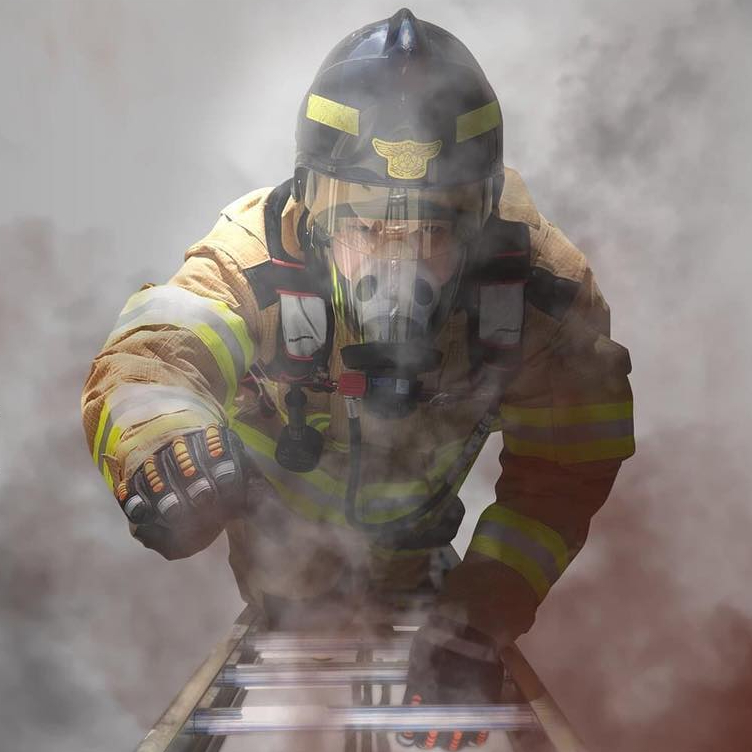 공무원 질병휴직 8년으로 확대👀

재난, 감염병 대응, 산불진화 등 위험직무를 수행하는 공무원은 최대 8년까지 질병휴직을 쓸 수 있게 됩니다. 기존에는 공무상 질병 휴직을 3년 이내로 낸 후 2년 연장할 수 있었으나, 이를 5년 이내로 낸 후 3년 연장할 수 있도록 개정했는데요. 앞으로는 장기 치료가 필요한 경우에도 신분 불안 없이 치료에 전념해 직무에 복귀할 수 있도록 최대 8년까지 휴직이 보장됩니다. 이미지