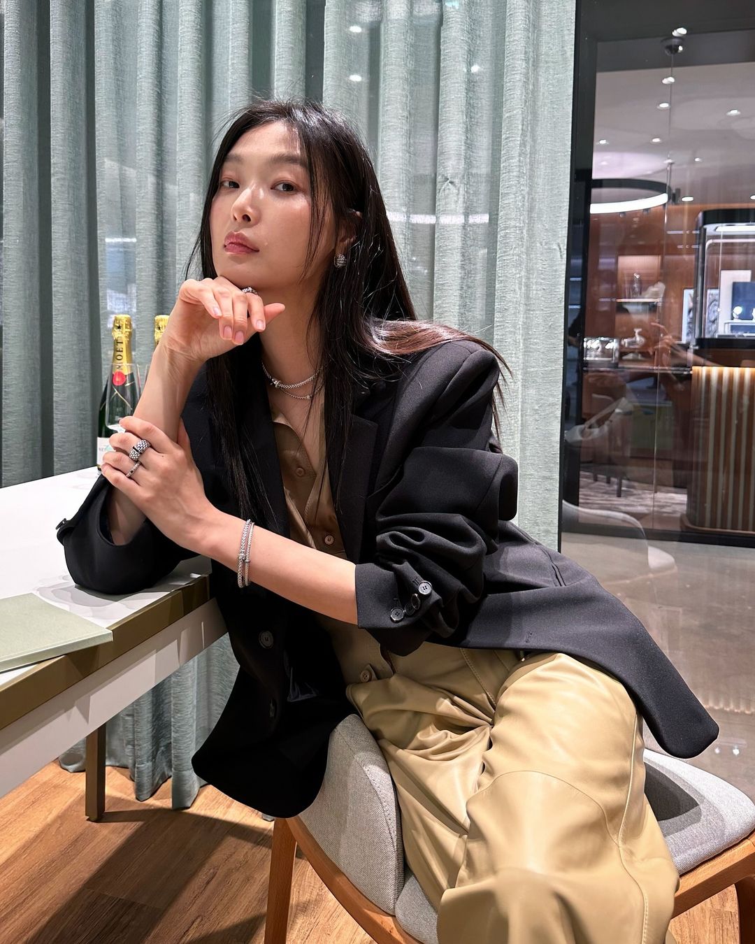 요즘 핫한 포페💛🤍주얼리 레이어링
이탈리안 파인주얼리의 클래식에 새로운 우아함💍 #광고

파인 주얼리 부문을 선도하는 이탈리아의 주얼리 브랜드 포페를 주목하세요.

독특한 스타일, 아이코닉한 포페 메쉬의 디자인이 특징인 포메는 모든 카테고리에 사용되는 특허 받은 기술 ‘플렉스 잇’ 이 특징입니다. 골드로만 신축성 있는 메쉬를 제작하는 유일한 브랜드입니다.

유서 깊은 이탈리아 파인 주얼리 브랜드의 컨템포러리한 스타일 그리고 혁신적인 기술력이 결합된 디자인을 느껴보세요. 이미지8