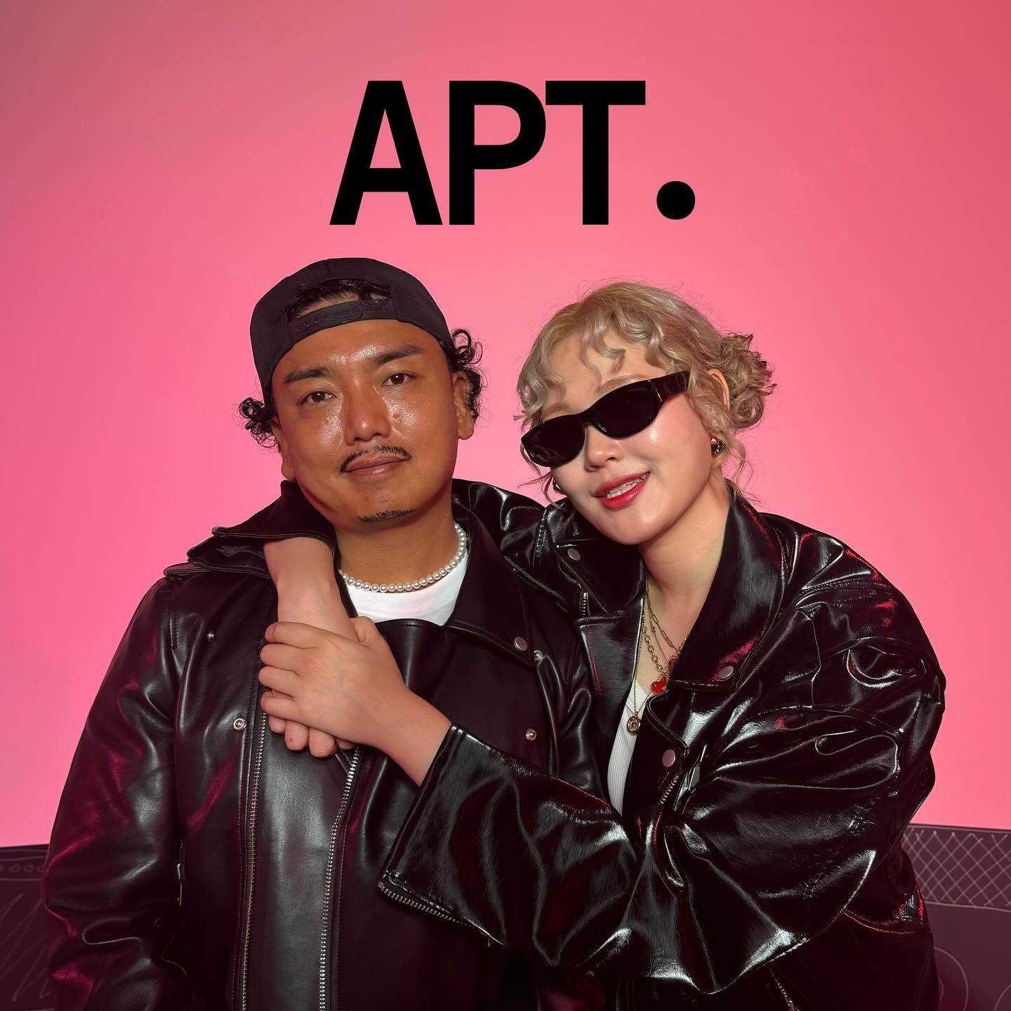 재건축 APT~APT~
실눈 뜨고 보는 ROZÉM & Bruzi Mar - jaegunchuk APT❤️ 이미지