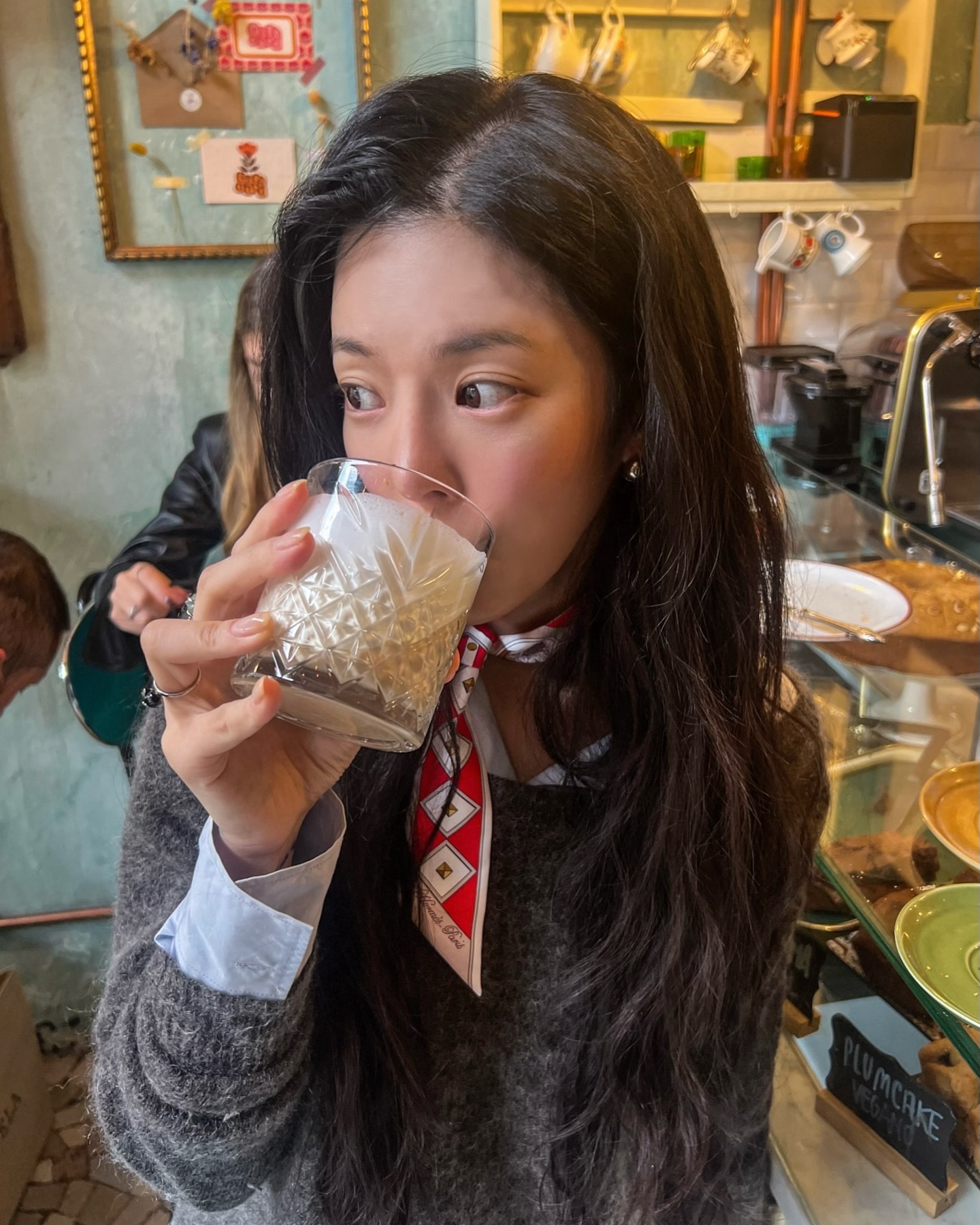 스카프로 완성하는 장재인 룩🤎
코디력 높이는 스카프로 다양하게 매치하기✔️ 이미지