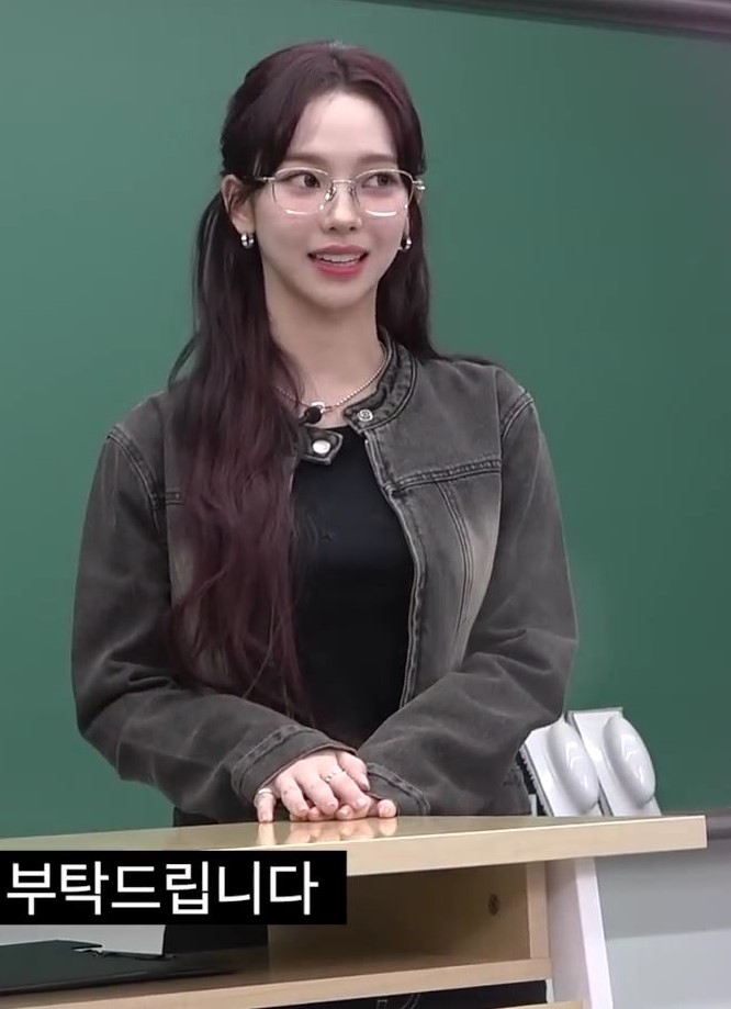 특유의 시크 무드🖤🖤흑청 데님 이미지