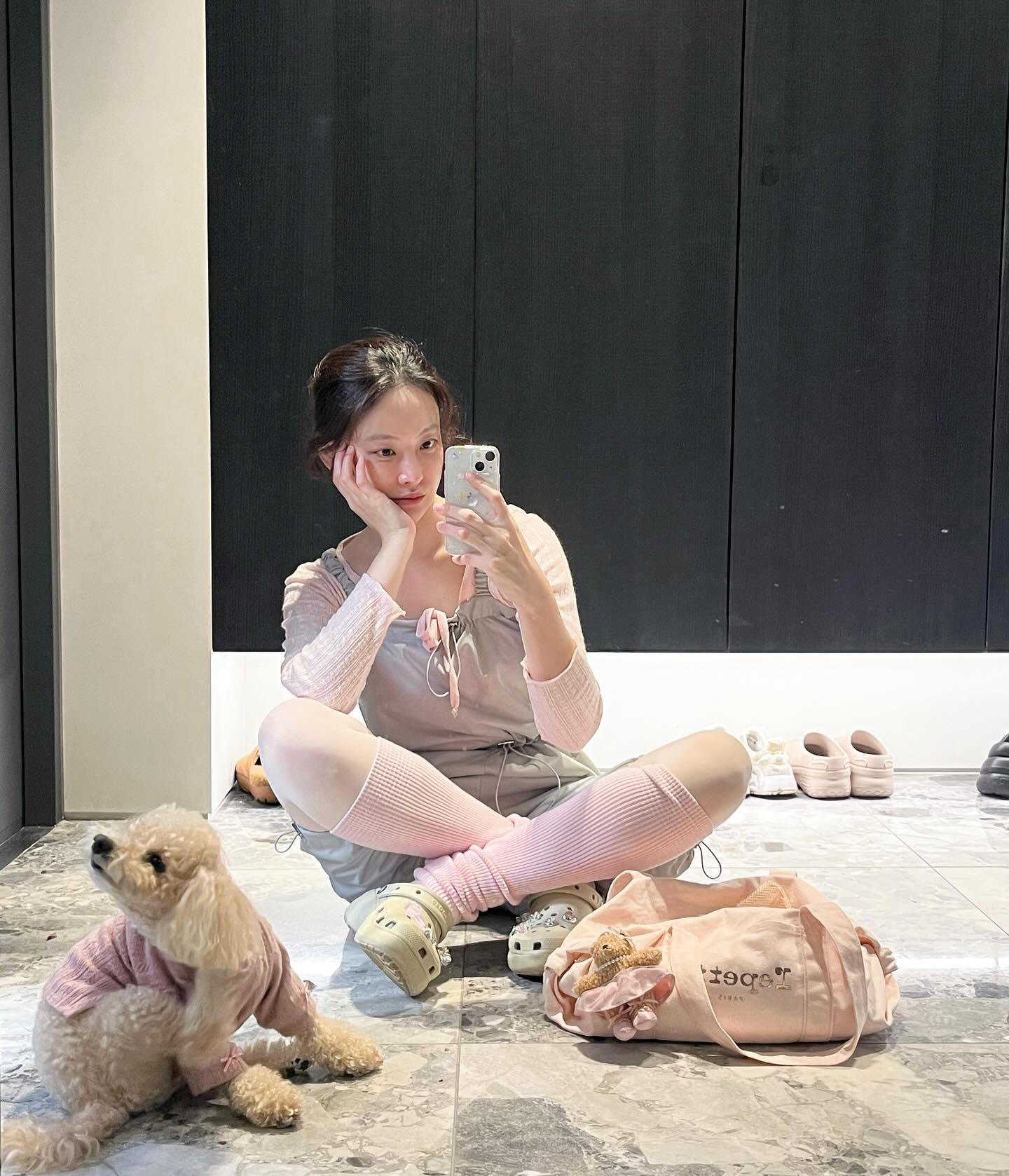 발레복 입는 맛에 발레 하지~🩰
추워서 몸이 뻣뻣해지기 쉬운 요즘, 발레가 딱이야💗 이미지